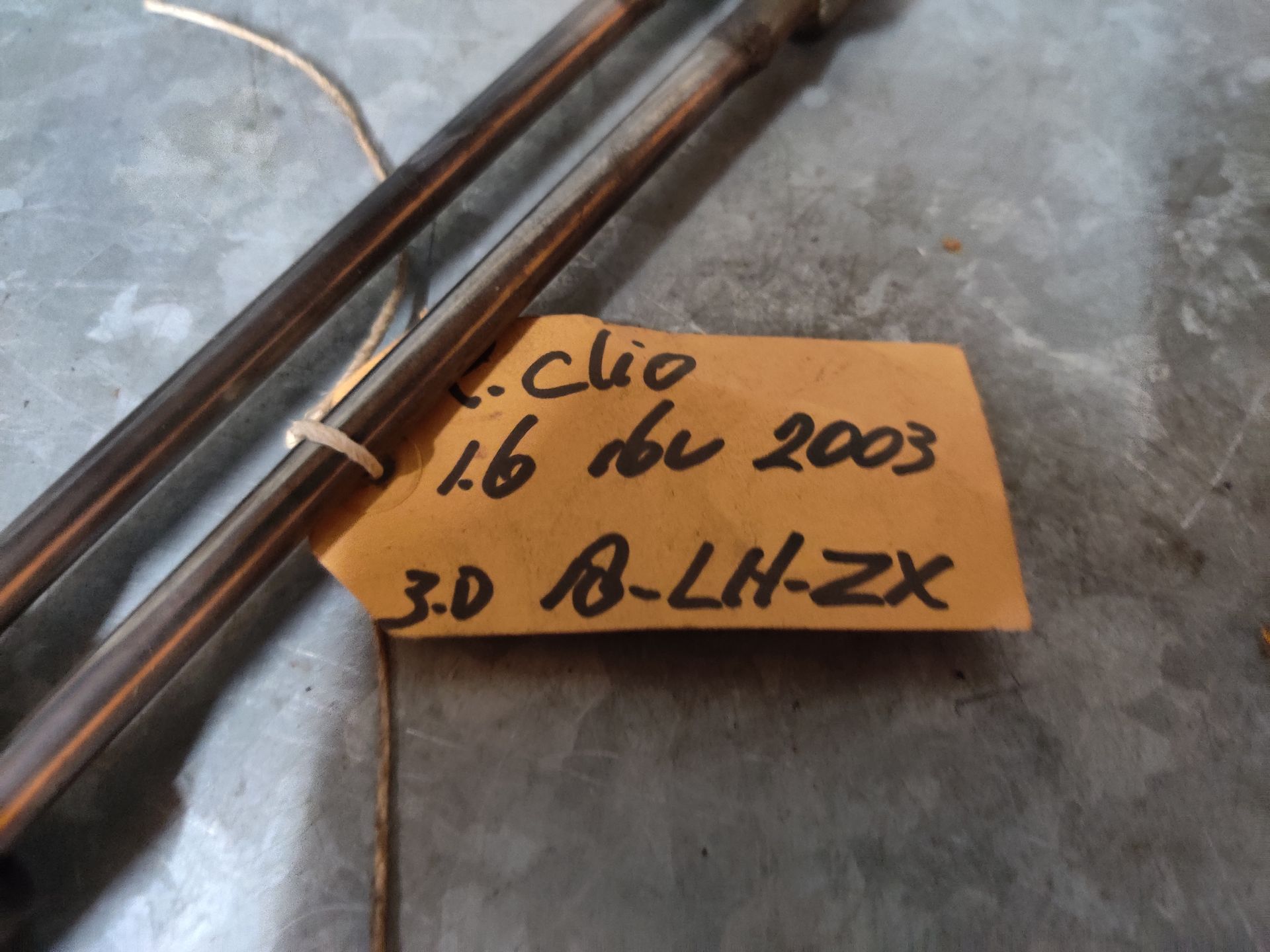 Renault Clio een set gasveren van de achterklep