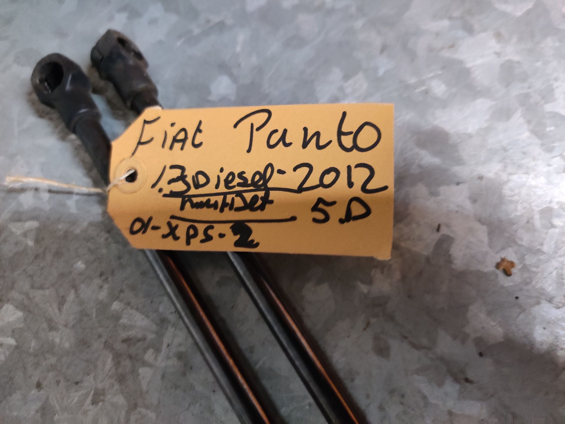 Fiat Punto een set gasveren van de achterklep