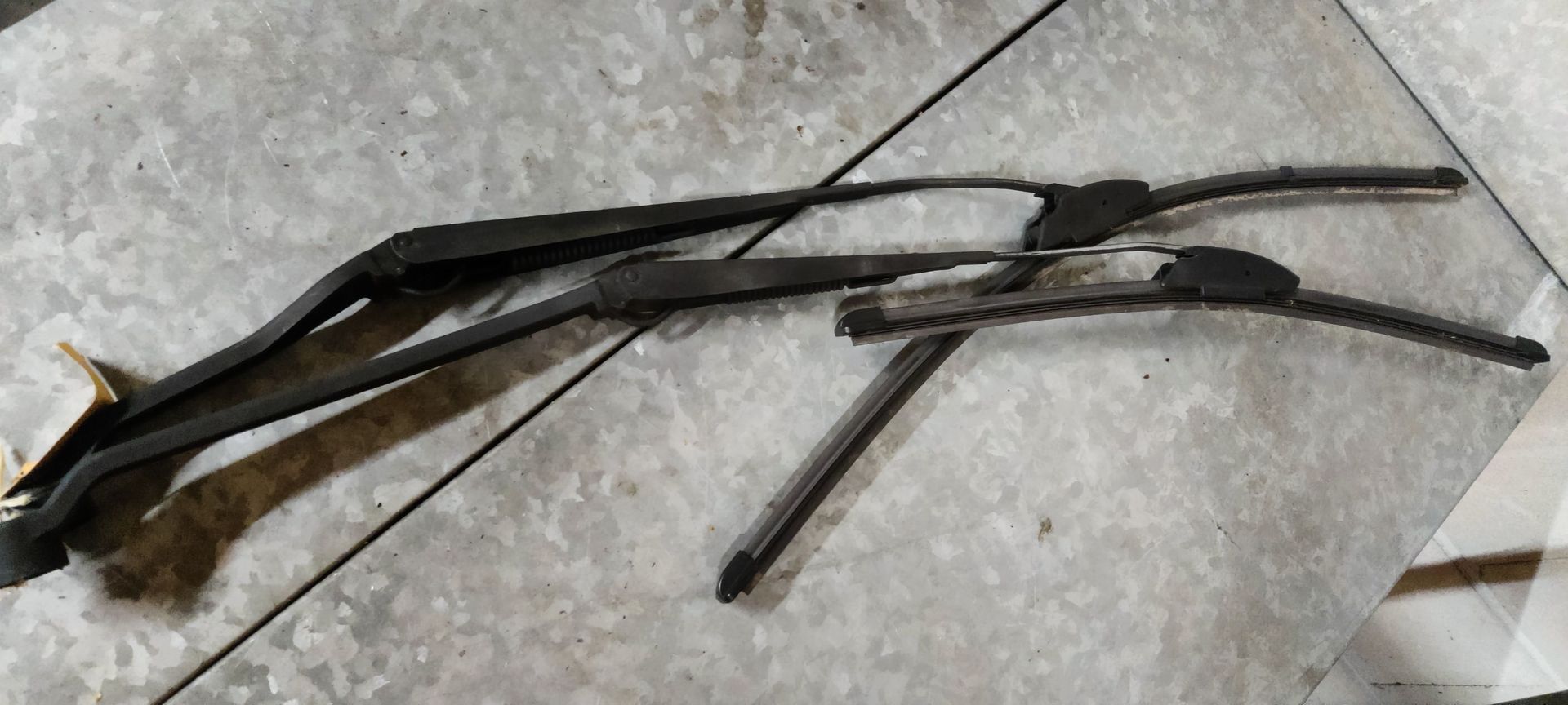 Mitsubishi Outlander een set ruitenwisserarmen uit 2008, gebruikt.