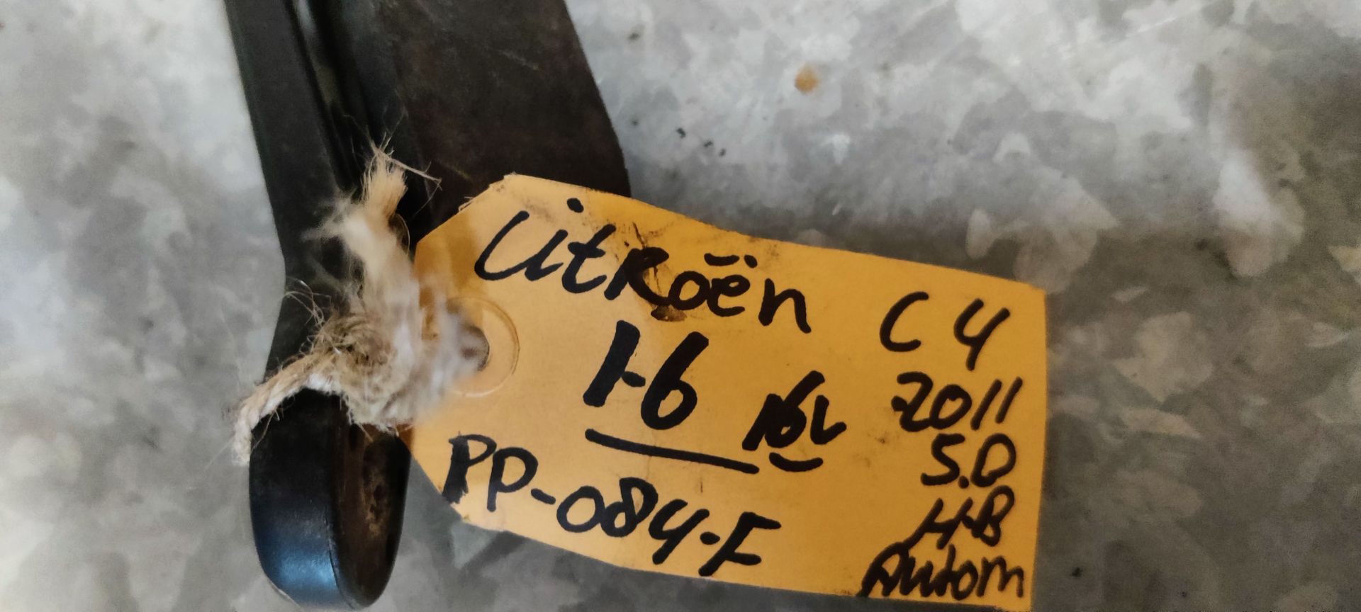 Citroen C4 een set ruitenwisserarmen uit 2011,