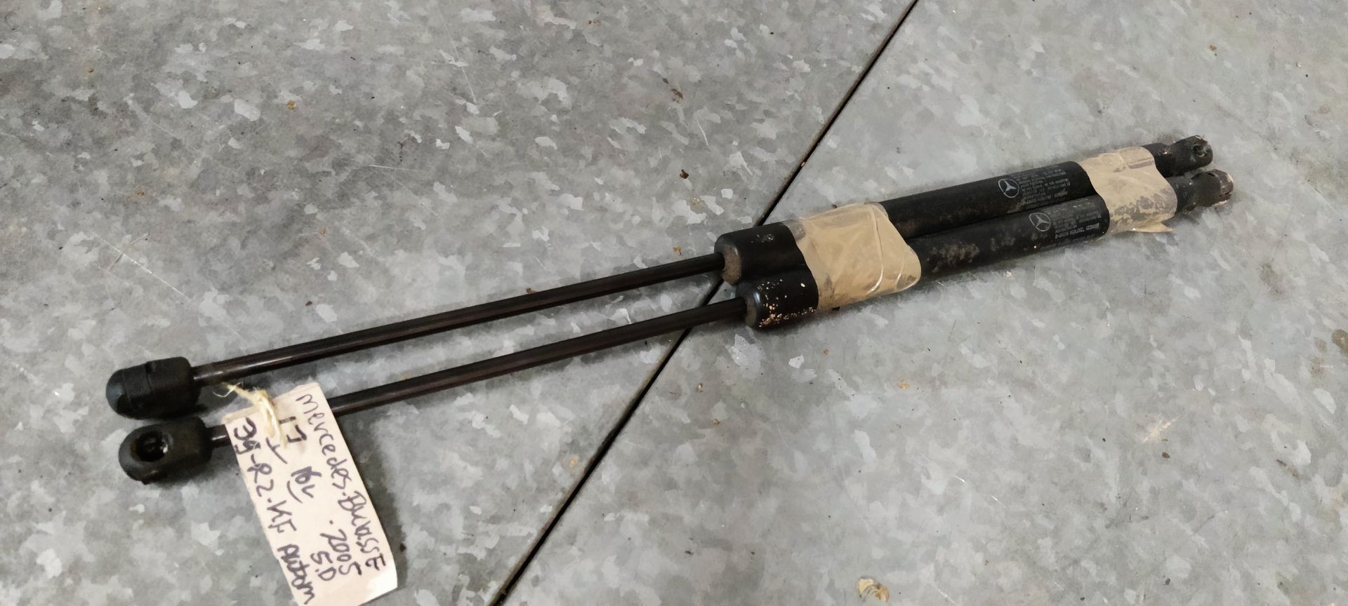 Mercedes-Benz B klasse een set gasveren