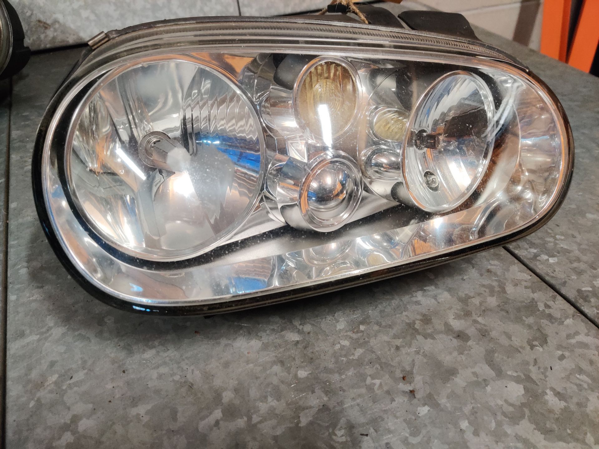 VW Golf 4 rechter koplamp van een 1.6 16V