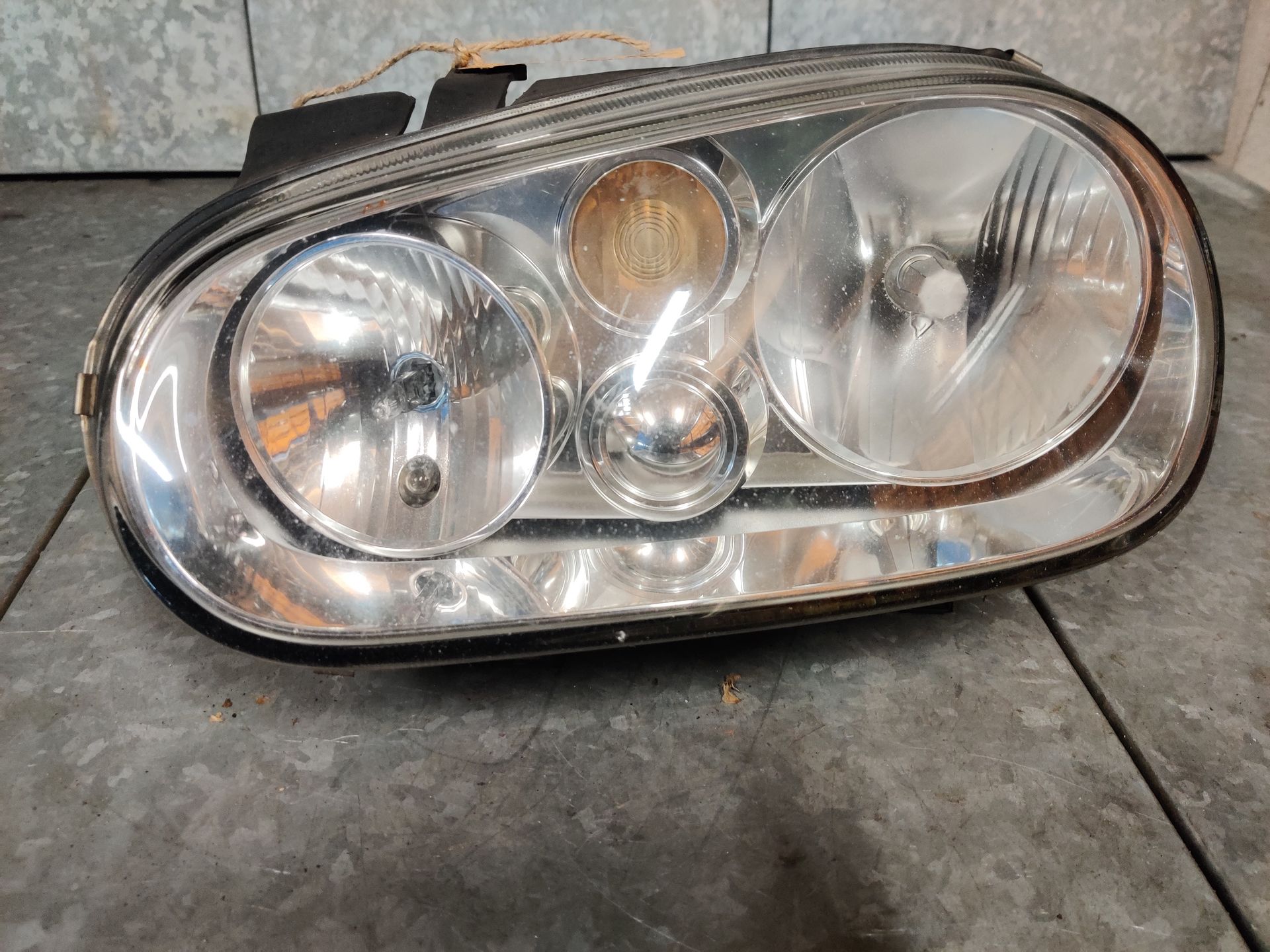 VW Golf 4 linker koplamp van een 1.6 16V