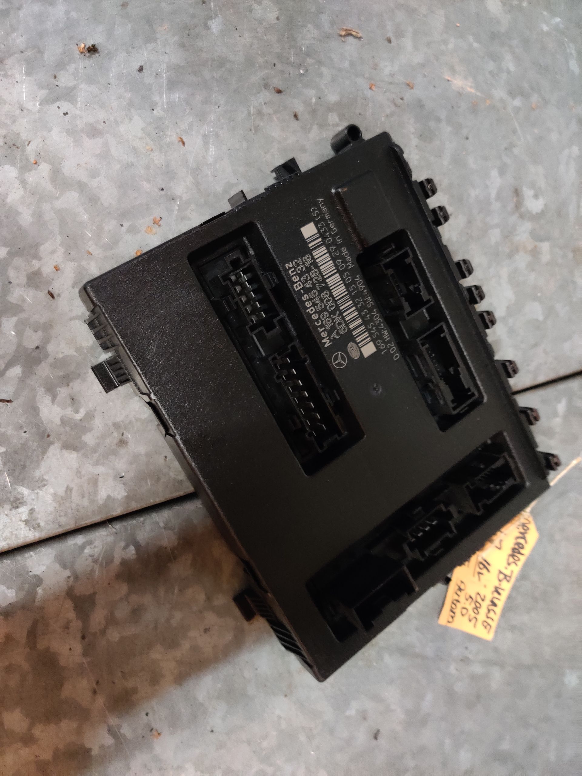 Mercedes B Klasse (W245) een body control module van een 1.7 16v uit 2005.