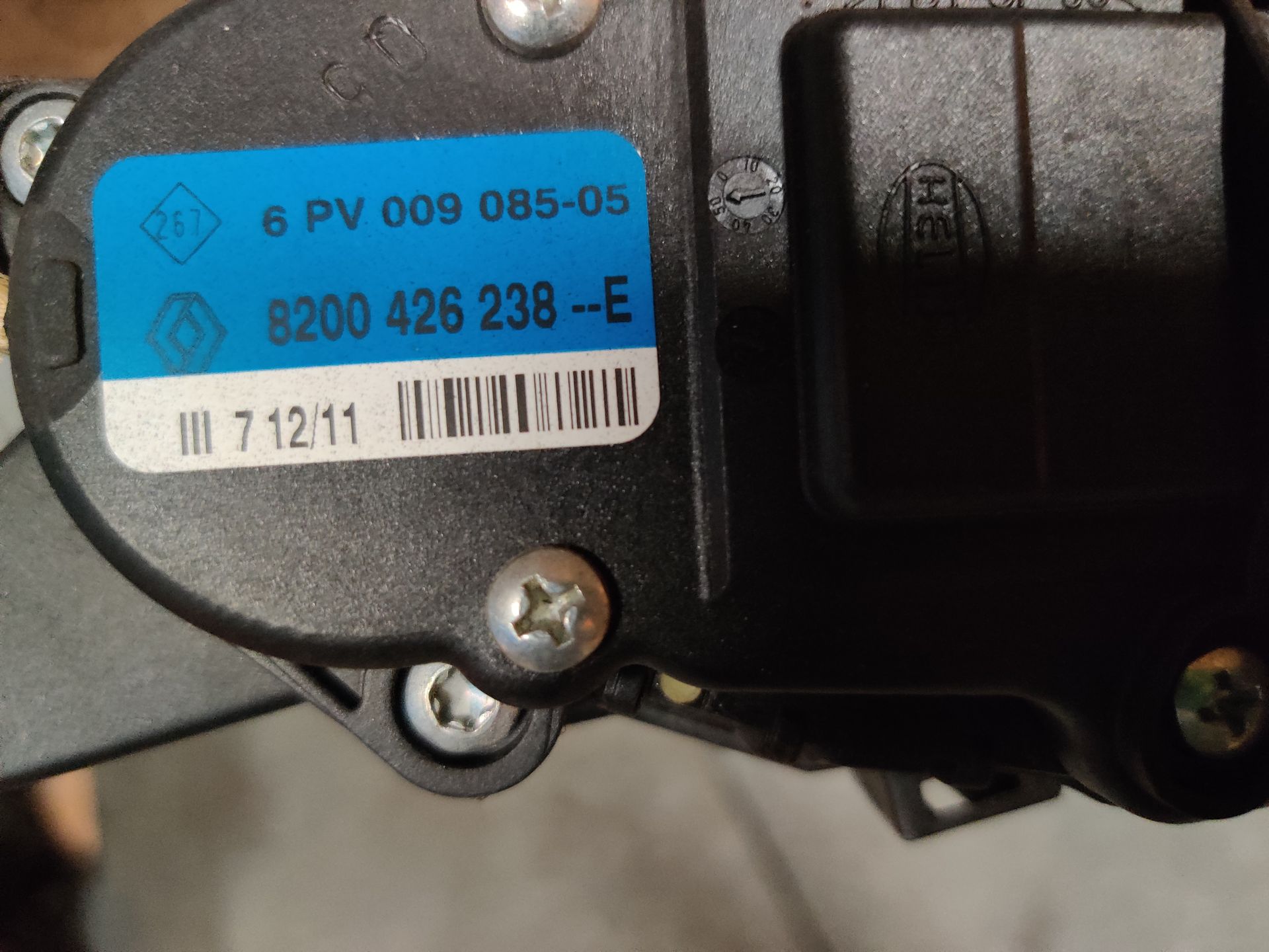 Renault Twingo 2 een gaspedaal van een 1.1 uit 2018, gebruikt.