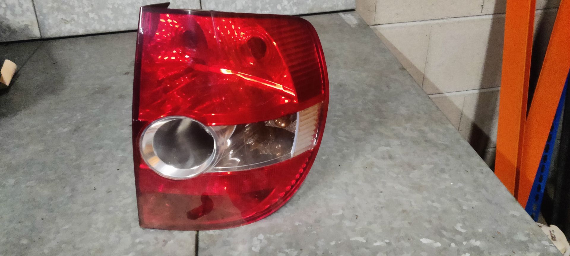 VW Fox rechter achterlicht uit 2005.