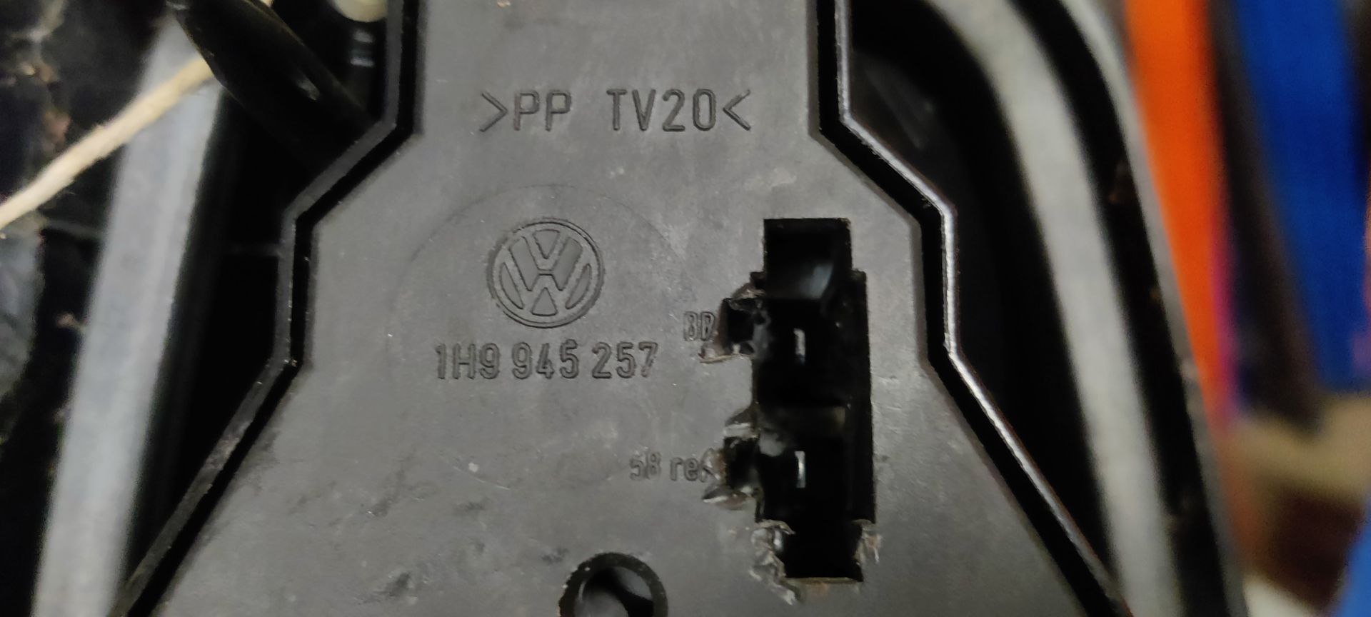 VW Golf 3 station rechter achterlicht, donker glas, van modeljaar 1997.