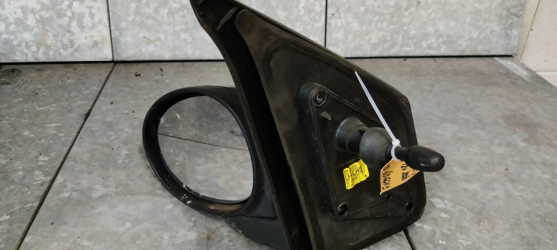 Toyota Aygo linker spiegel handbediend uit 2008, gebruikt.
