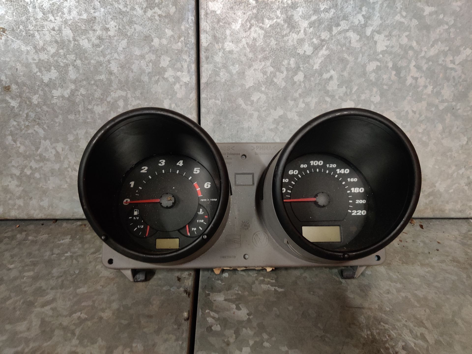 Seat Arosa kilometerteller van een 1.4i uit 2001 (modeljaar 1997-2004).