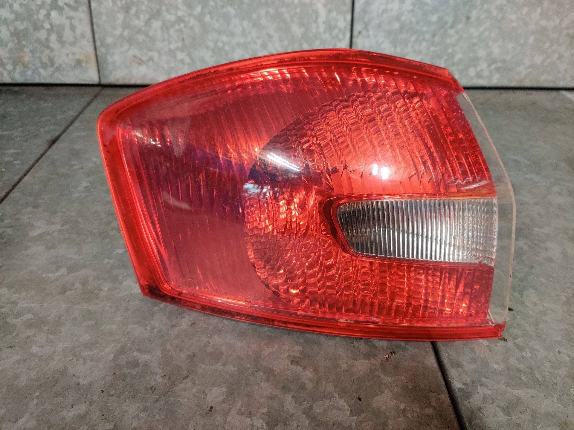 Ford Kuga linker achterlicht van een 5 deurs, modeljaar 2008-2013.