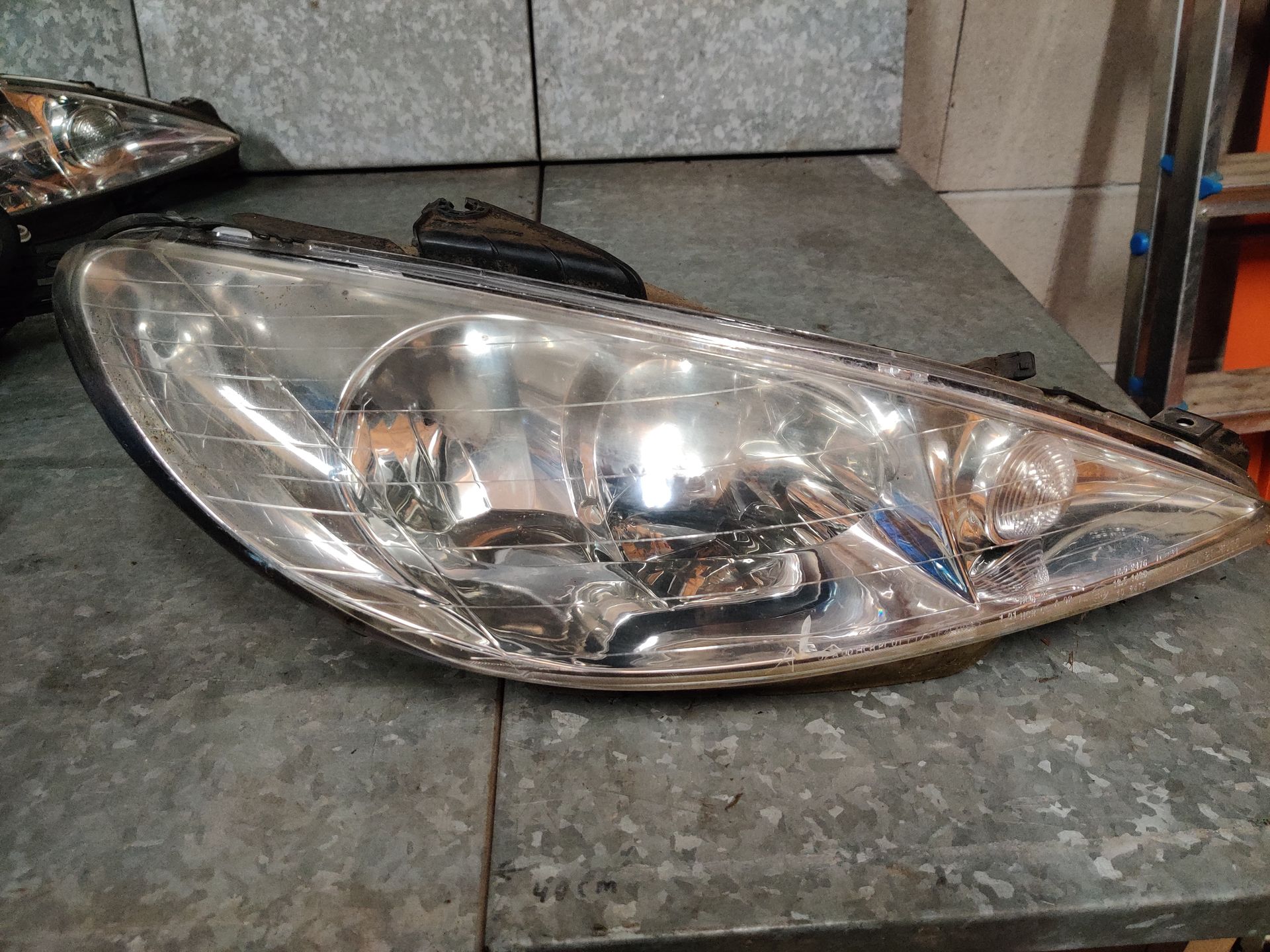 Peugeot 206 rechter koplamp uit 2003, gebruikt.