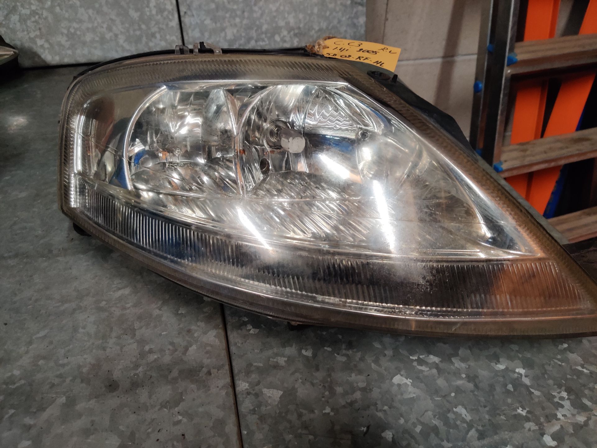 Citroen C3 rechter koplamp modeljaar 2002 tot en met 2010.
