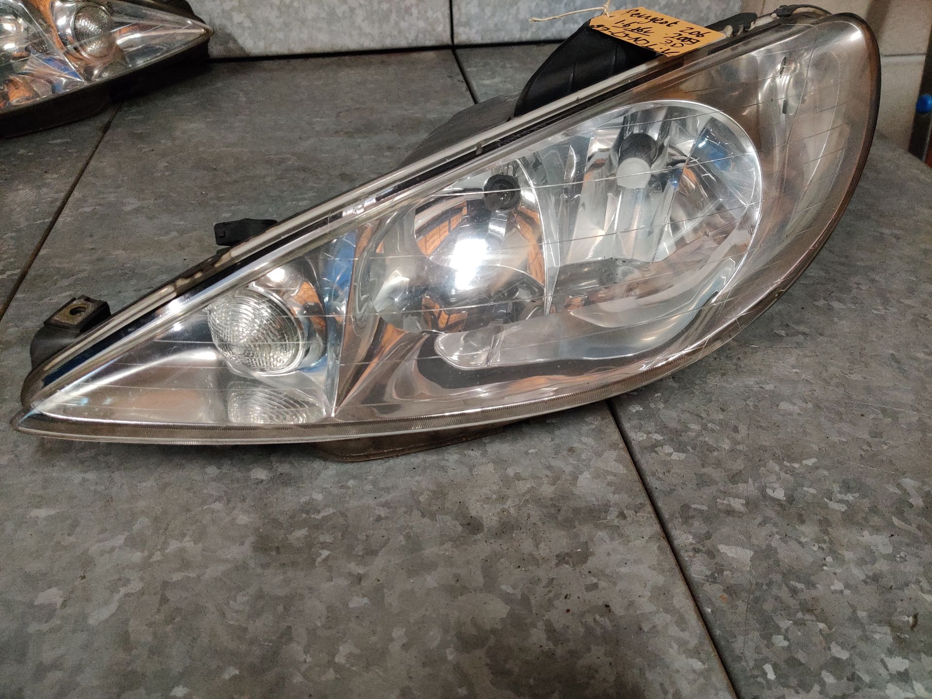 Peugeot 206 linker koplamp uit 2003