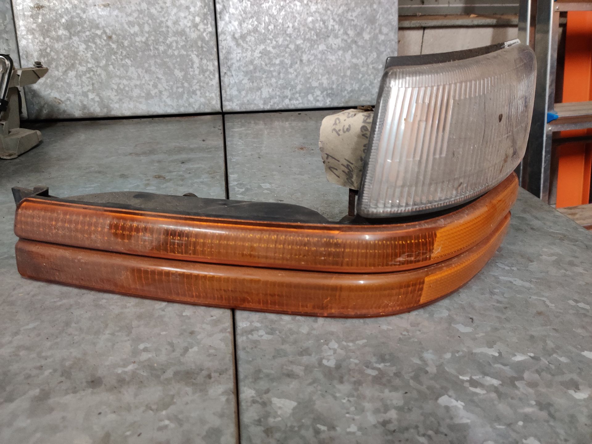 Chrysler Voyager linker stadslicht met richtingaanwijzer gebouwd van 1990 tot en met 1995.