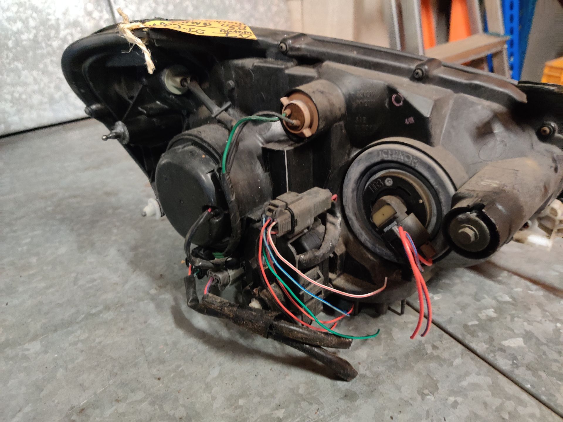 Subaru Impreza linker koplamp geproduceerd van 2000 tot en met 2007.