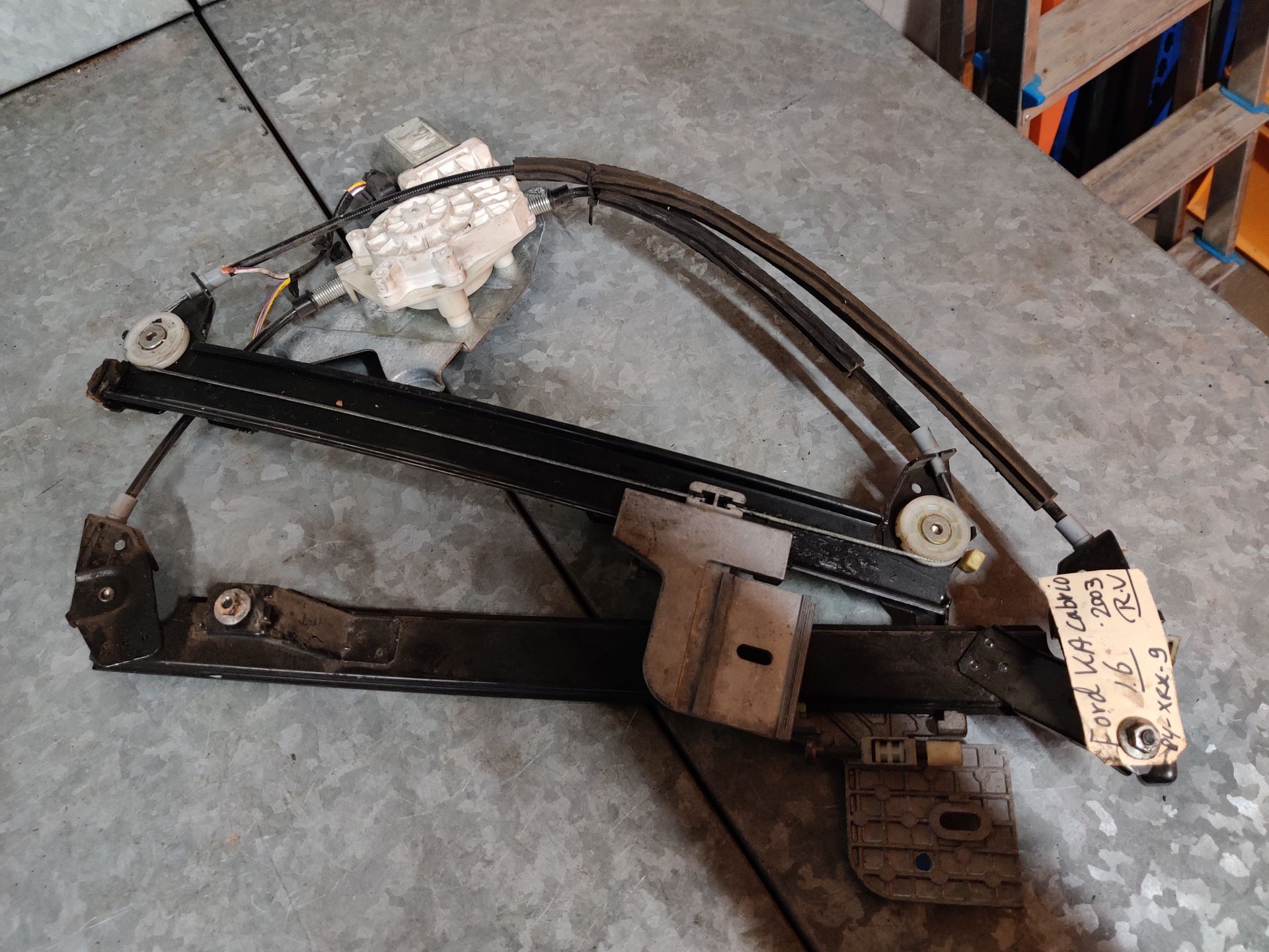 Ford StreetKa (Cabrio) raam motor met mechaniek rechtsvoor van een 1.6 model vanaf 2003 t/m 2006.