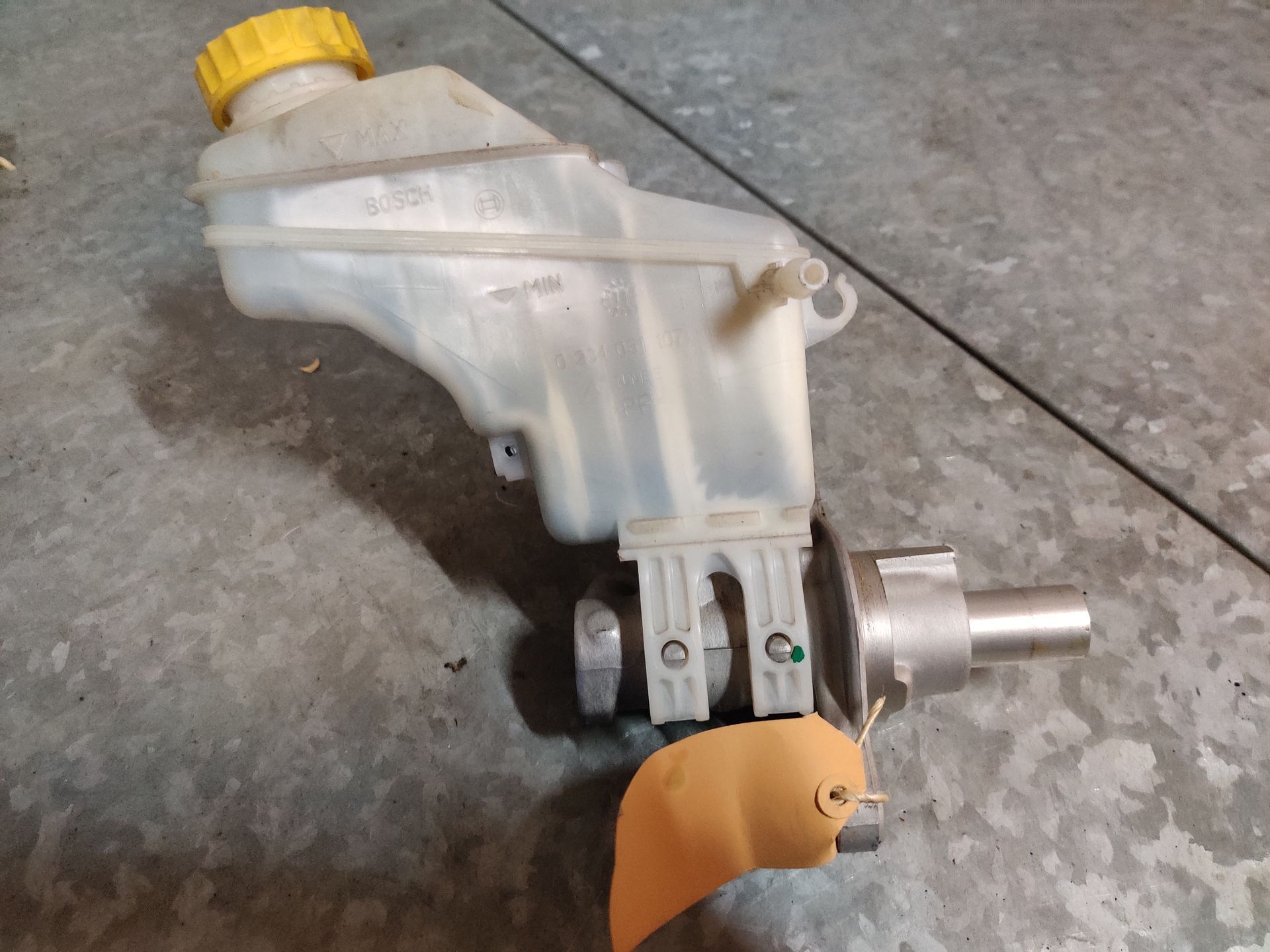 Fiat Punto hoofdremcilinder van een 1.3D modeljaar januari 2012 tot en met december 2015.