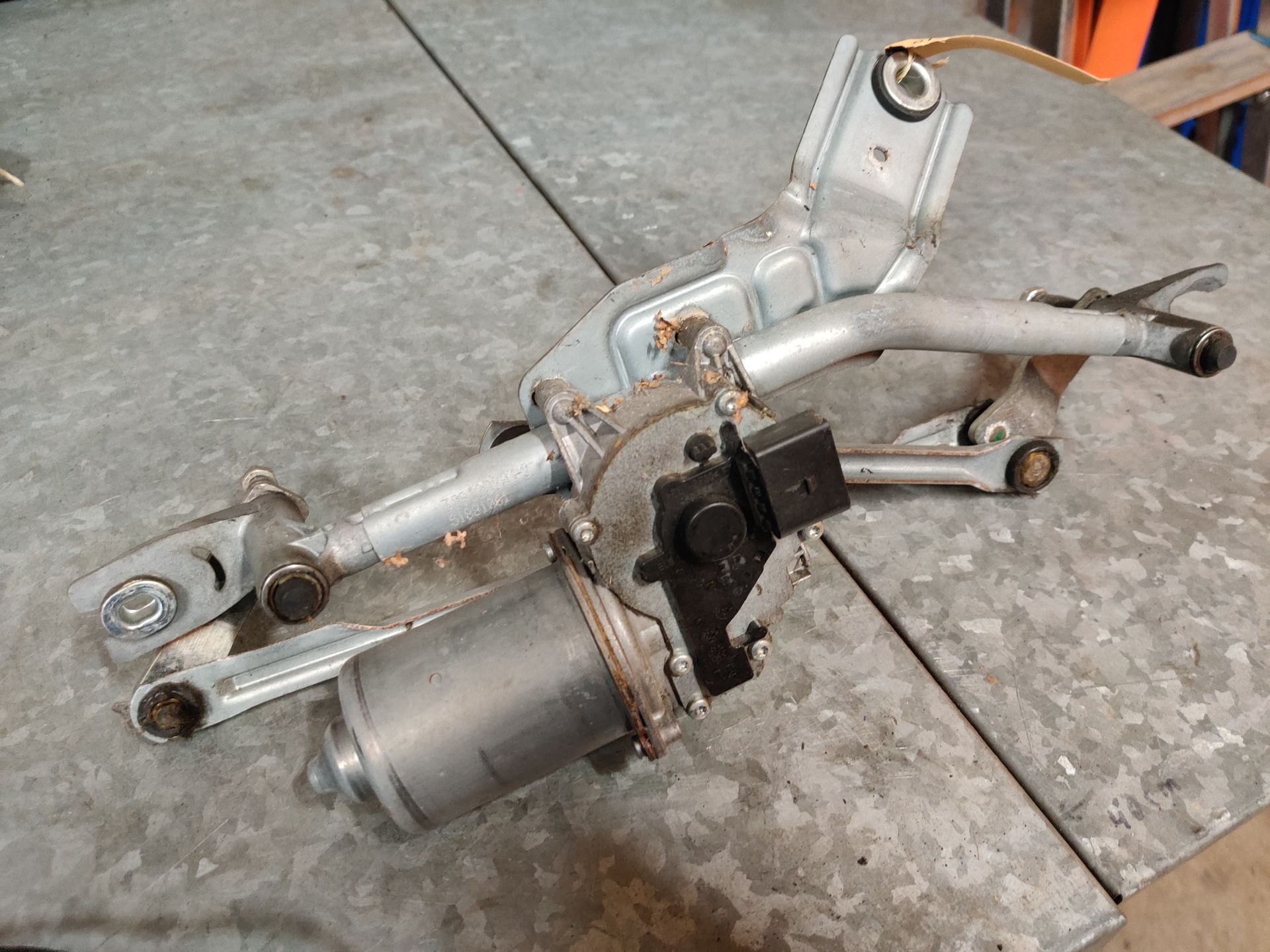 Fiat Punto ruitenwissermotor met stangen van een 1.3D uit modeljaar 2012-2018.