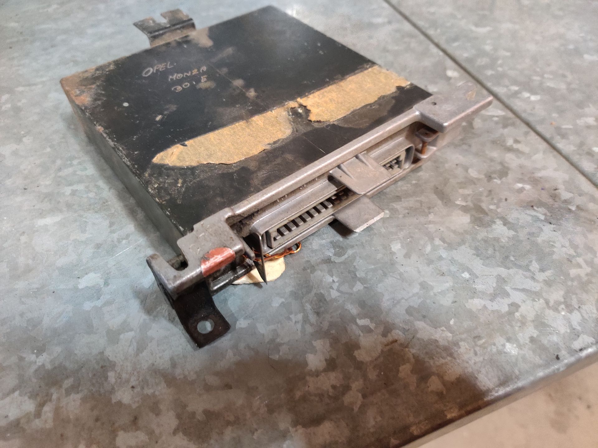 Opel Monza 3.0E motor control unit modeljaren 1978 tot en met 1986.