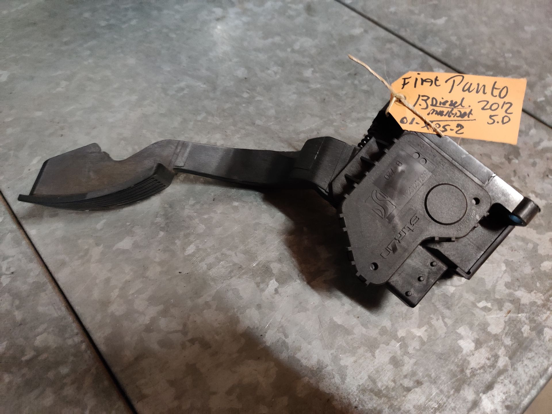 Fiat Punto 1.3 diesel, een gaspedaal modeljaren 2012-2018, gebruikt.