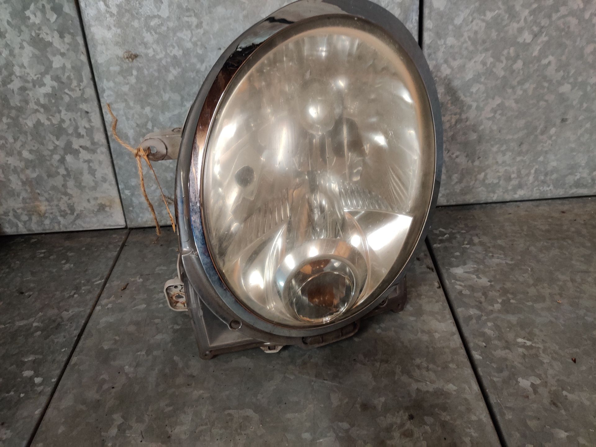 Daihatsu Trevis linker koplamp modeljaar 2004 - 2009, gebruikt.