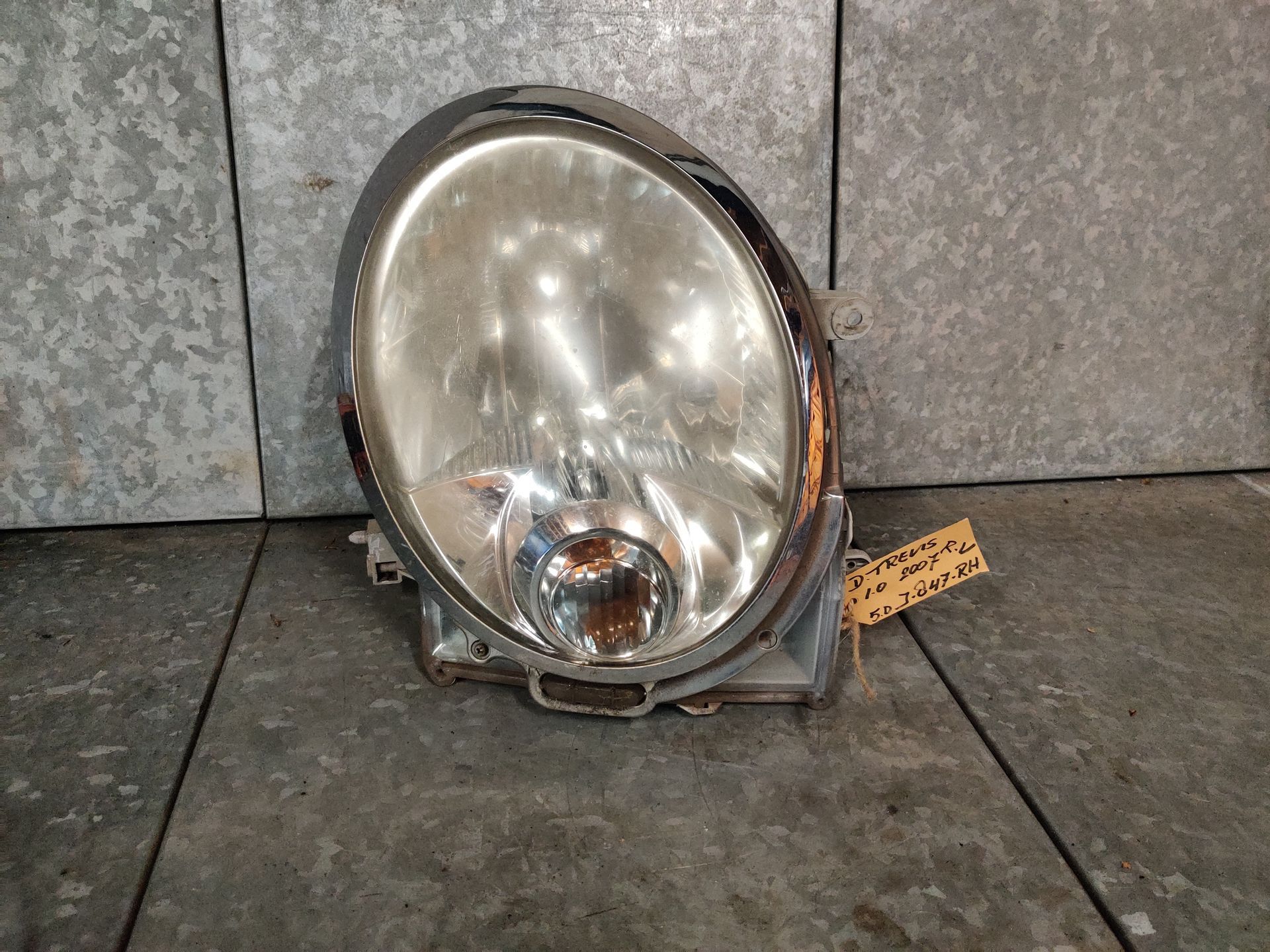 Daihatsu Trevis rechter koplamp modeljaar 2004 - 2009, gebruikt.