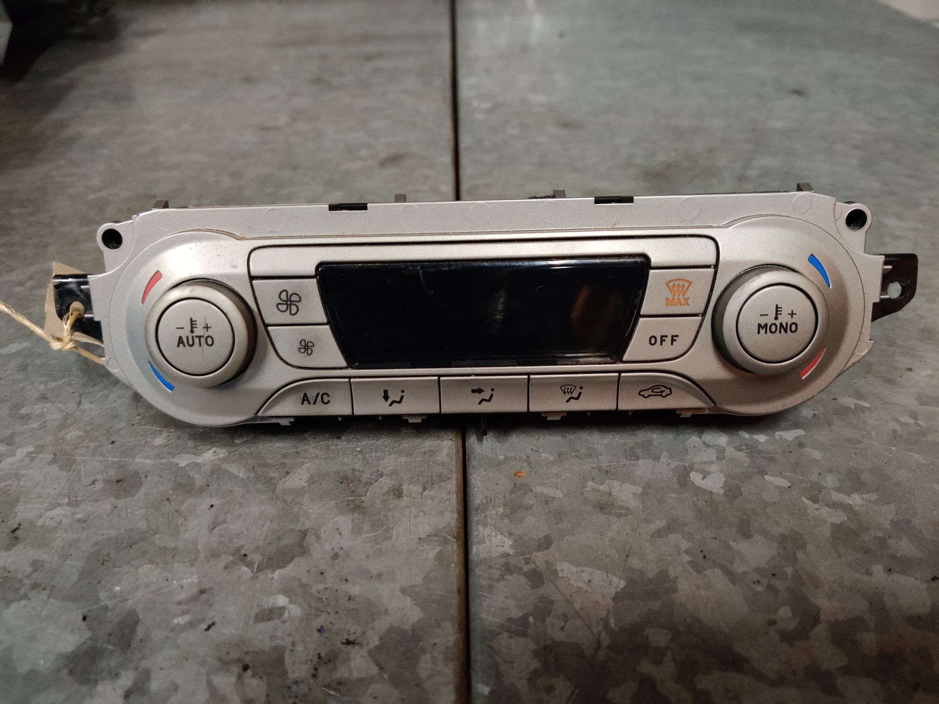 Ford Kuga middenconsole airco en temperatuur regelaar modeljaren 2008 - 2013.