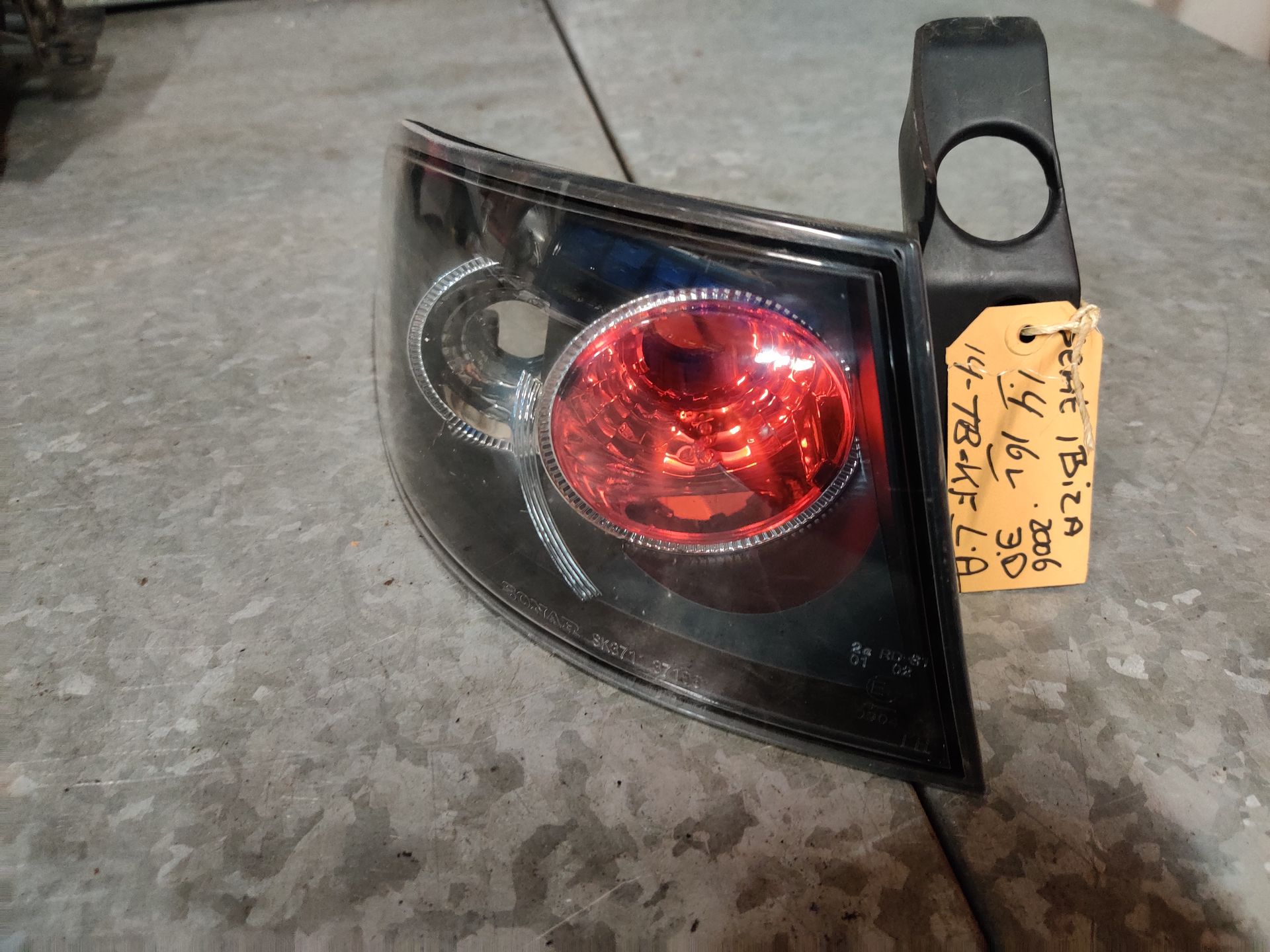 Seat Ibiza linker achterlicht, buitenste deel van modeljaren 2006 - 2008.