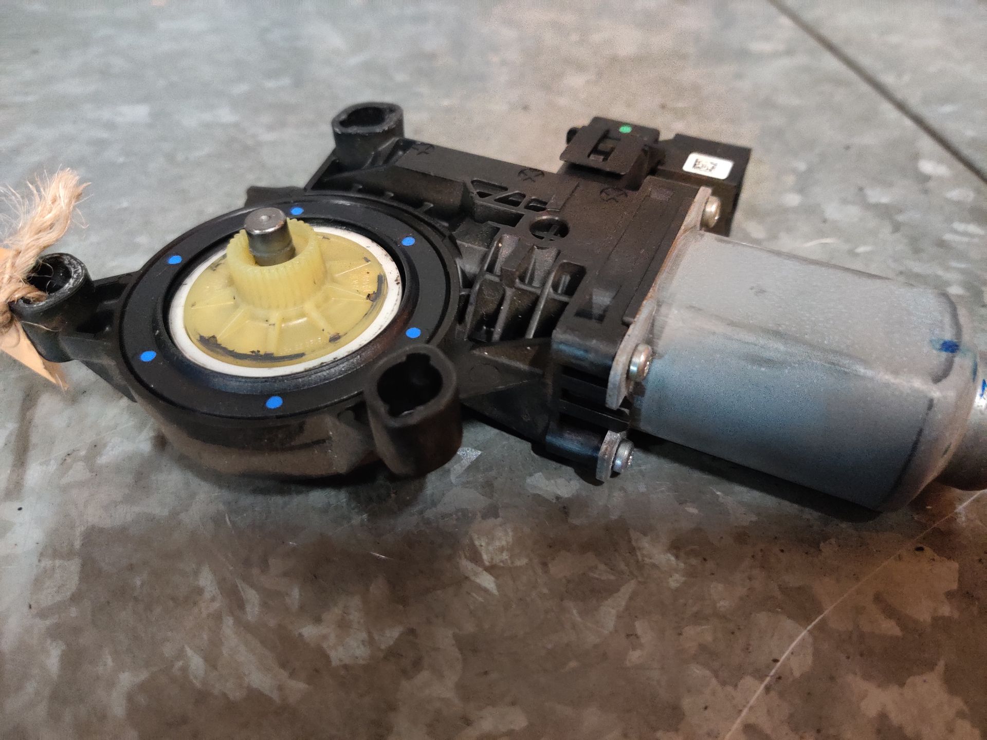 VW Polo raammotor linksvoor van modeljaar 2005 - 2009.
Stegeman Autosloperij in Exel.