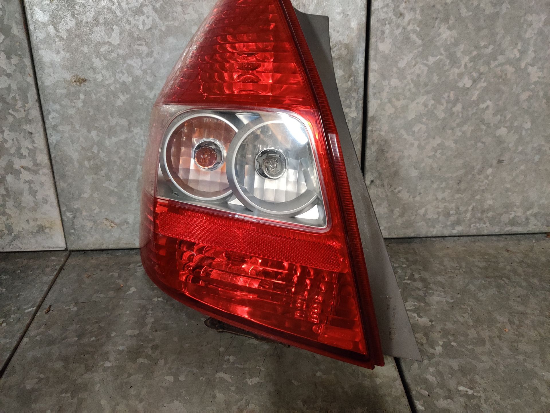 Honda Jazz linker achterlicht van modeljaren 2002 - 2008.