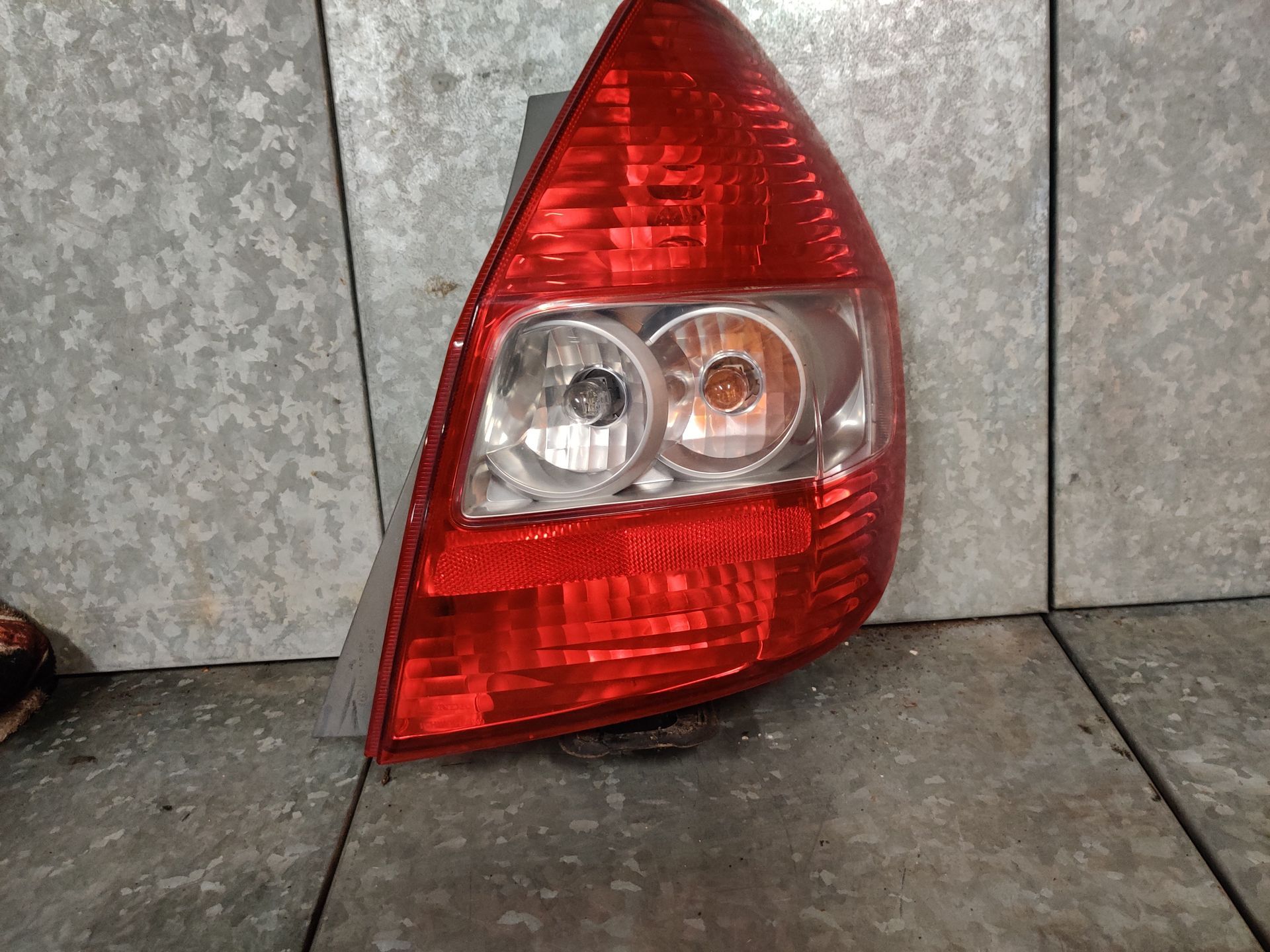 Honda Jazz rechter achterlicht van modeljaren 2002 - 2008.