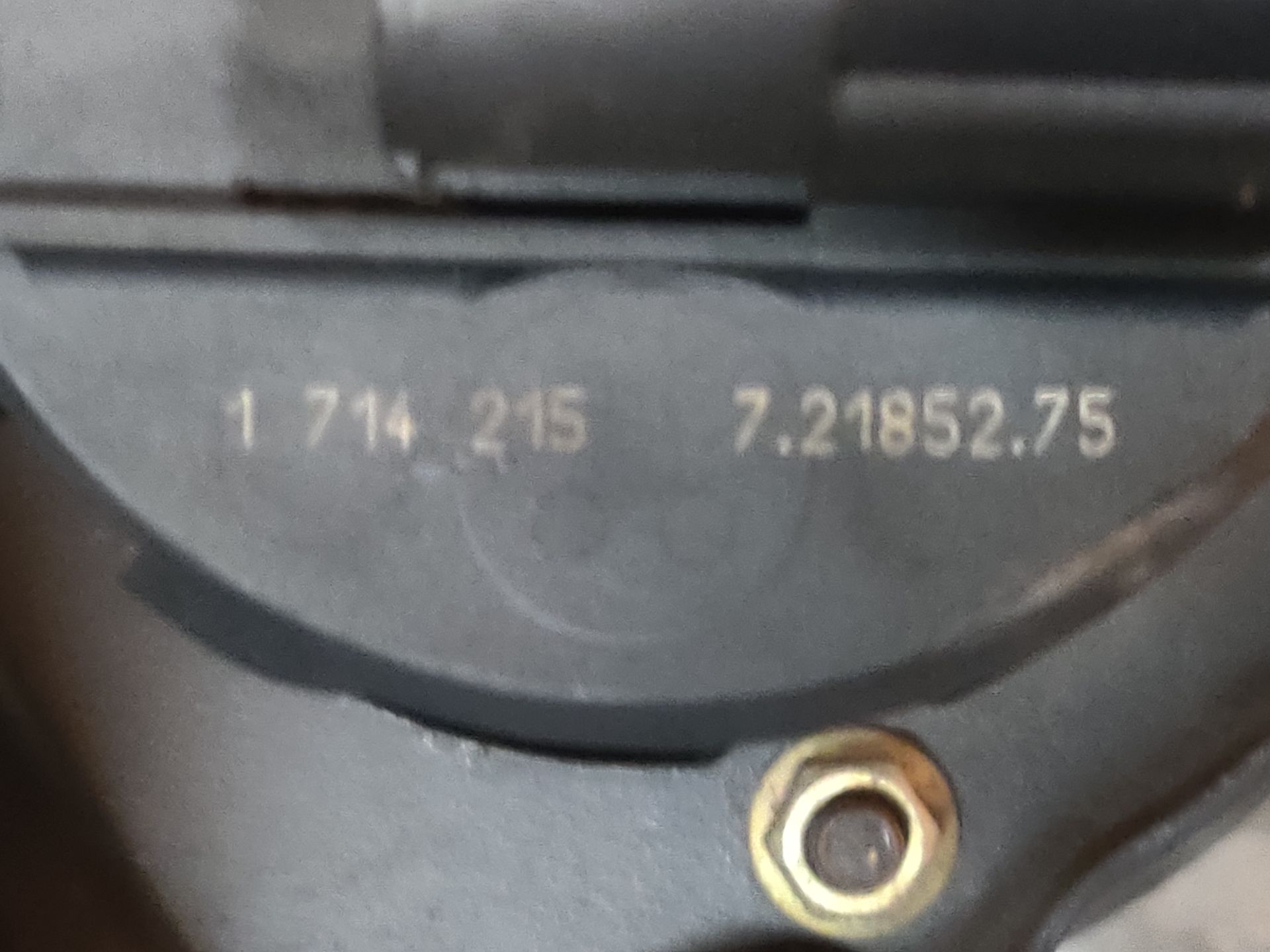 BMW 318I (E46) secundaire luchtpomp uit modeljaar april 1998 tot september 2001.