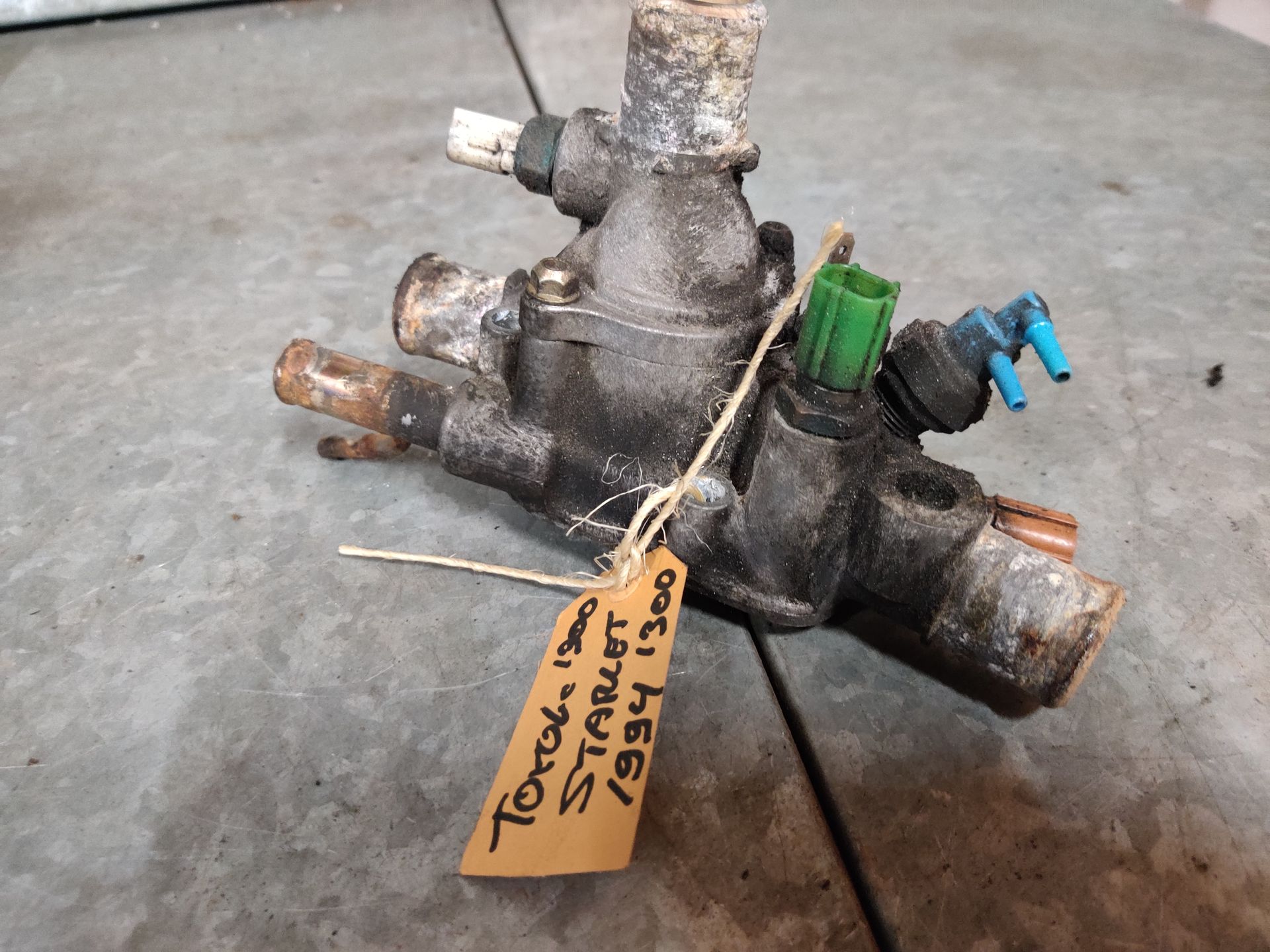 Toyota Starlet thermostaathuis van een 1.3 uit 1994, gebruikt.