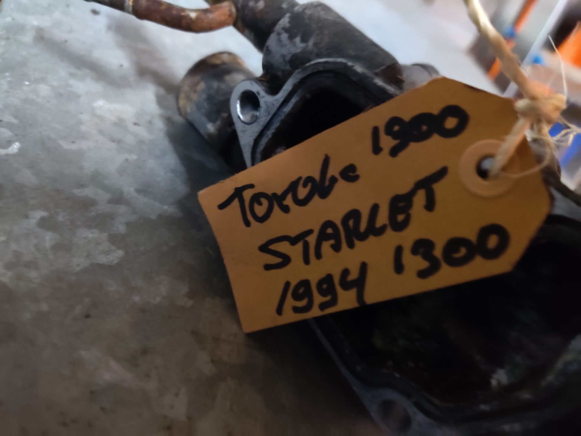 Toyota Starlet thermostaathuis van een 1.3 uit 1994, gebruikt.