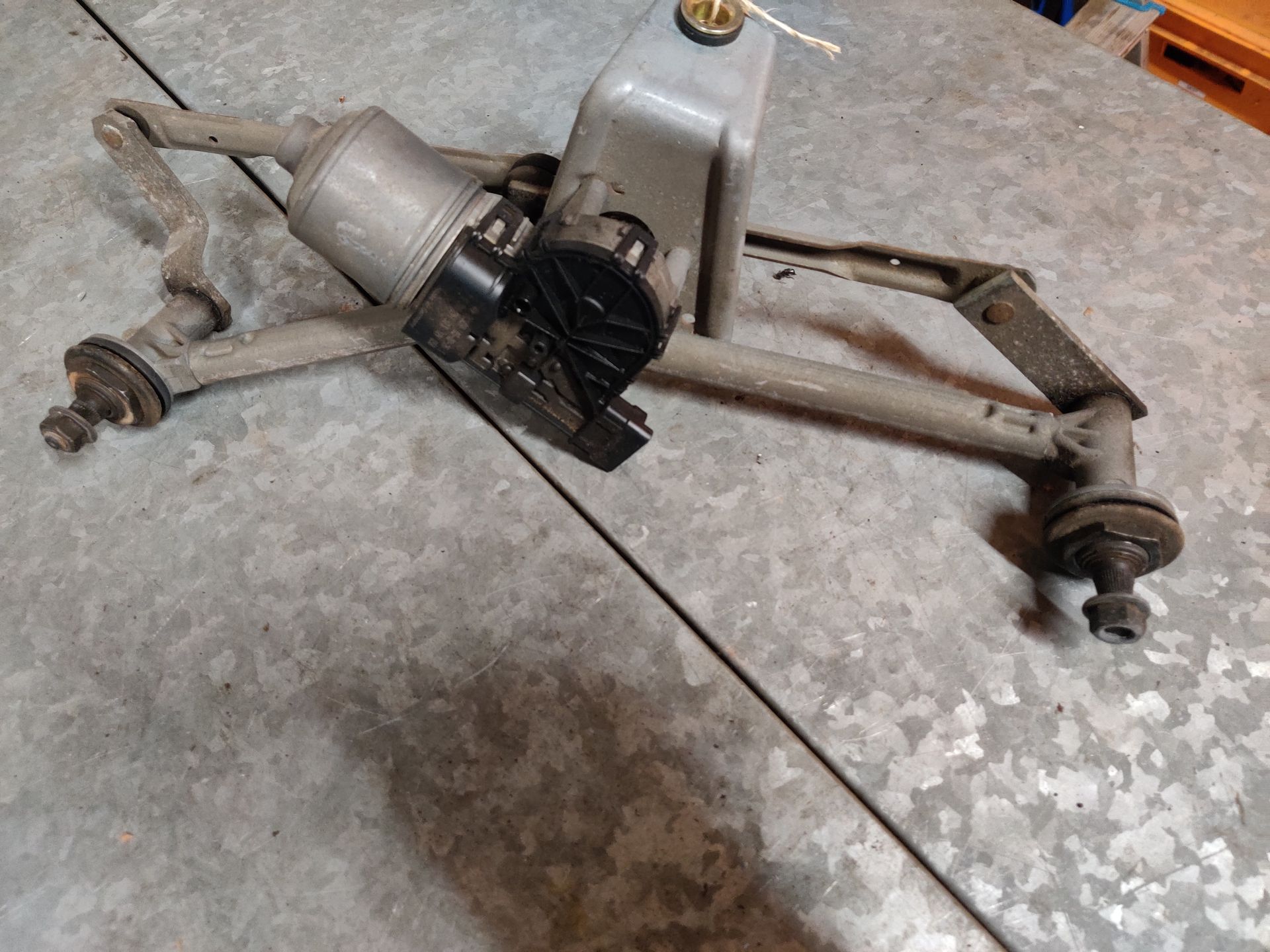 Peugeot 206 1.4 ruitenwissermotor plus stangenstelsel modeljaren 1998 tot en met 2012.