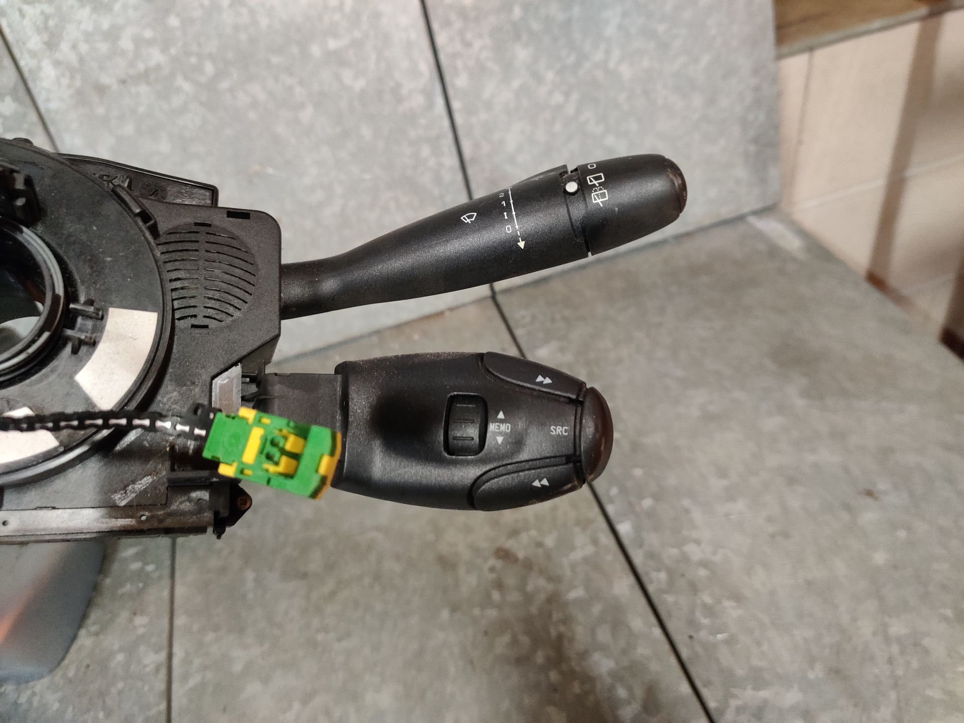 Peugeot 206 1.4 stuurkolomschakelaar met radiobediening modeljaren 1998 tot en met 2012.