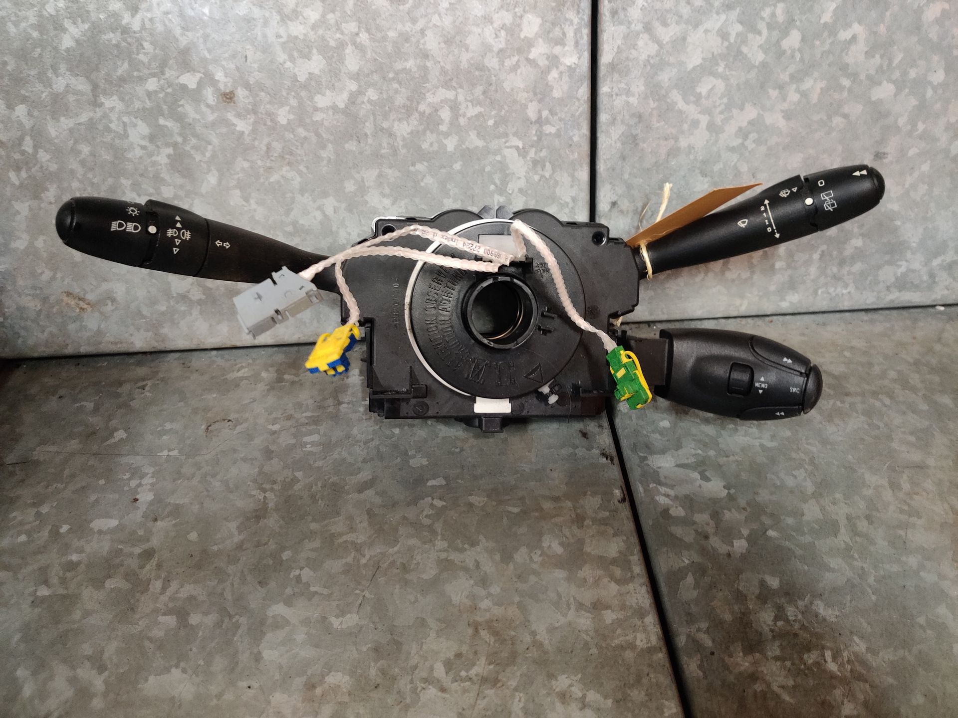 Peugeot 206 1.6 16V stuurkolomschakelaar met radio bediening modeljaren 1998 tot en met 2012.