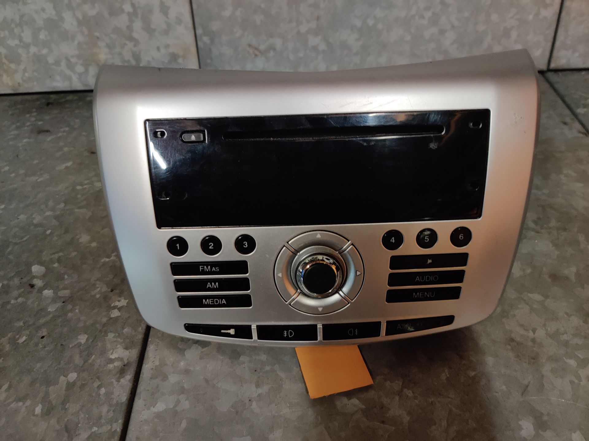 Lancia Delta radio cd speler van een 1.4 16V uit 2008.