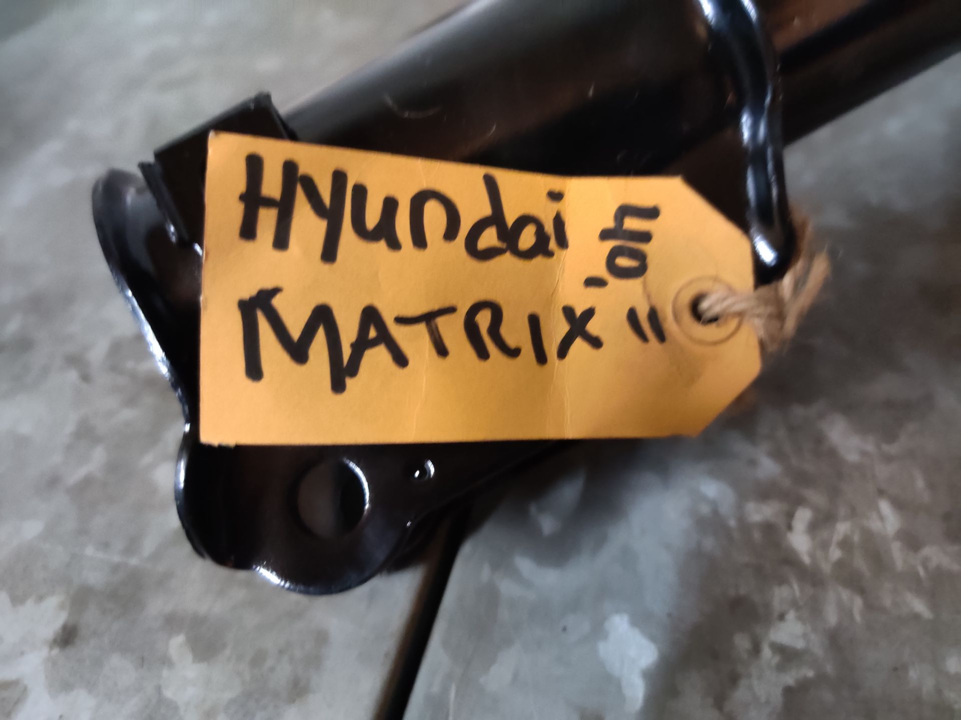 Hyundai Matrix een nieuwe veerpoot linksvoor geschikt voor modeljaar 2001-2010.