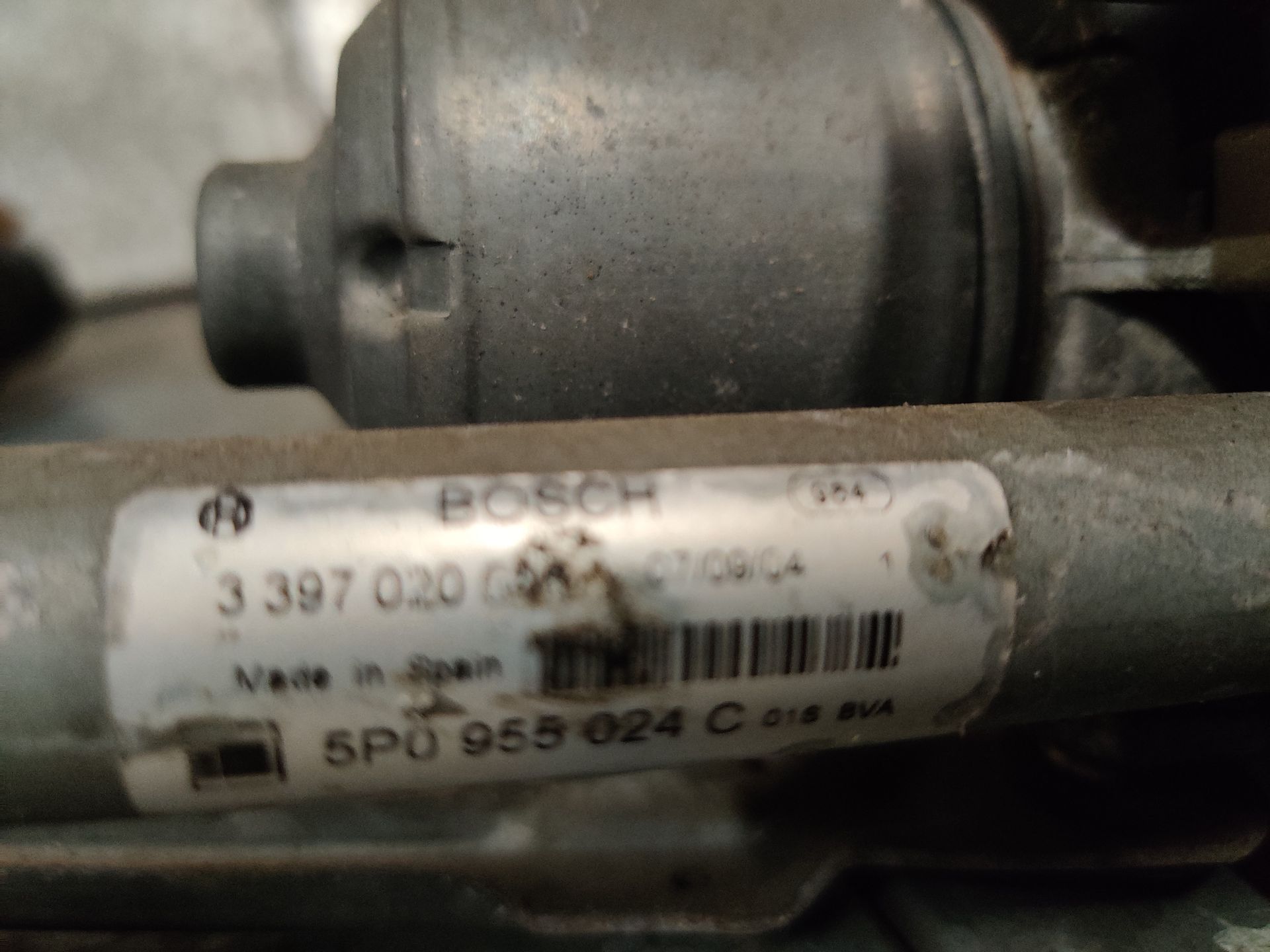 Seat Altea 2.0 FSi uit 2004 een gebruikte ruitenwissermotor linksvoor.