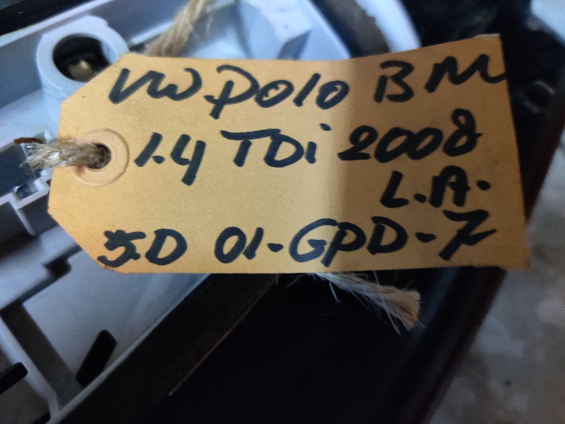VW Polo 1.4 TDi uit 2008 een gebruikte linker achterlicht.