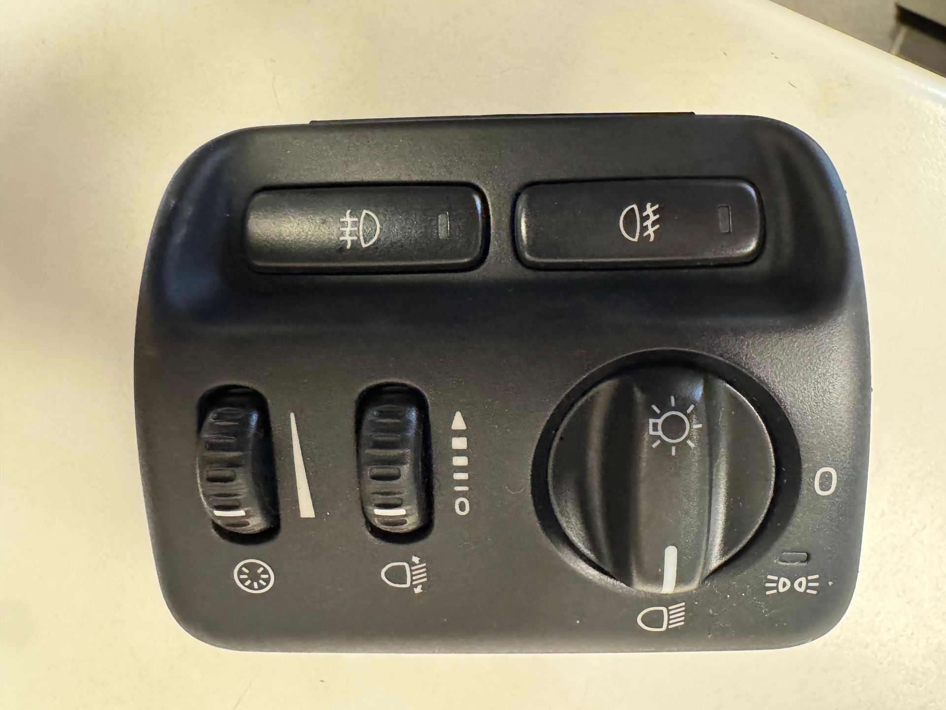 Volvo S80 lichtschakelaar van een 2.4 uit het jaar 2000.