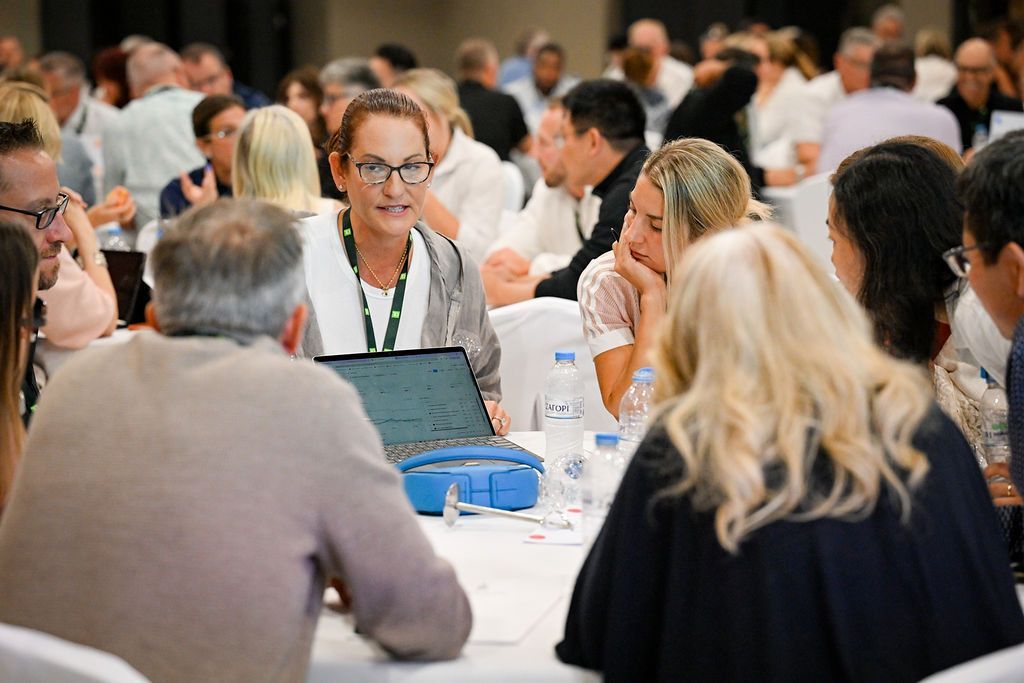 Amy Flowers moderating the AI and Tech Genius Roundtable table at the 2026 Royal LePage Chairman's Club Retreat