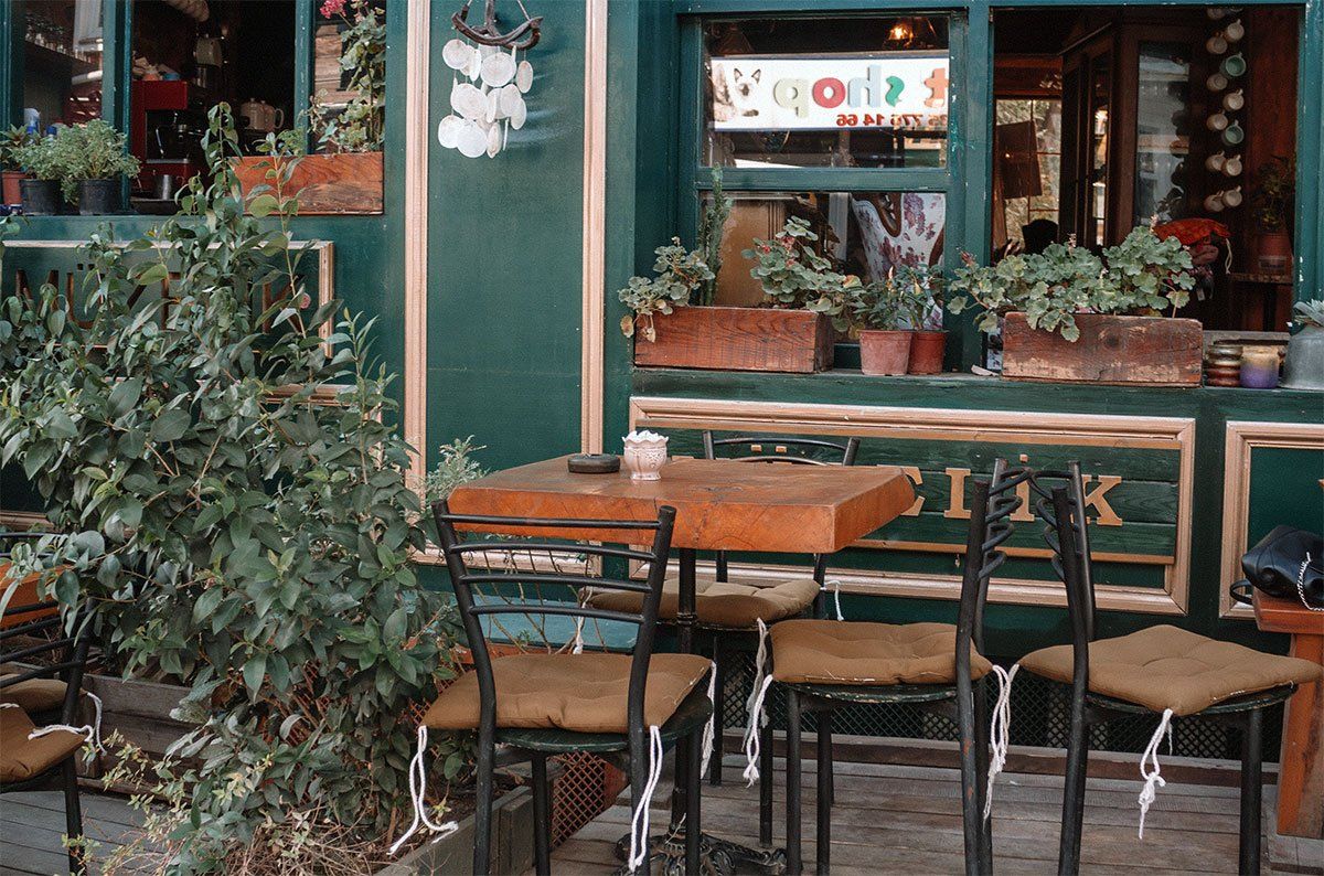 Outdoor restaurant patio