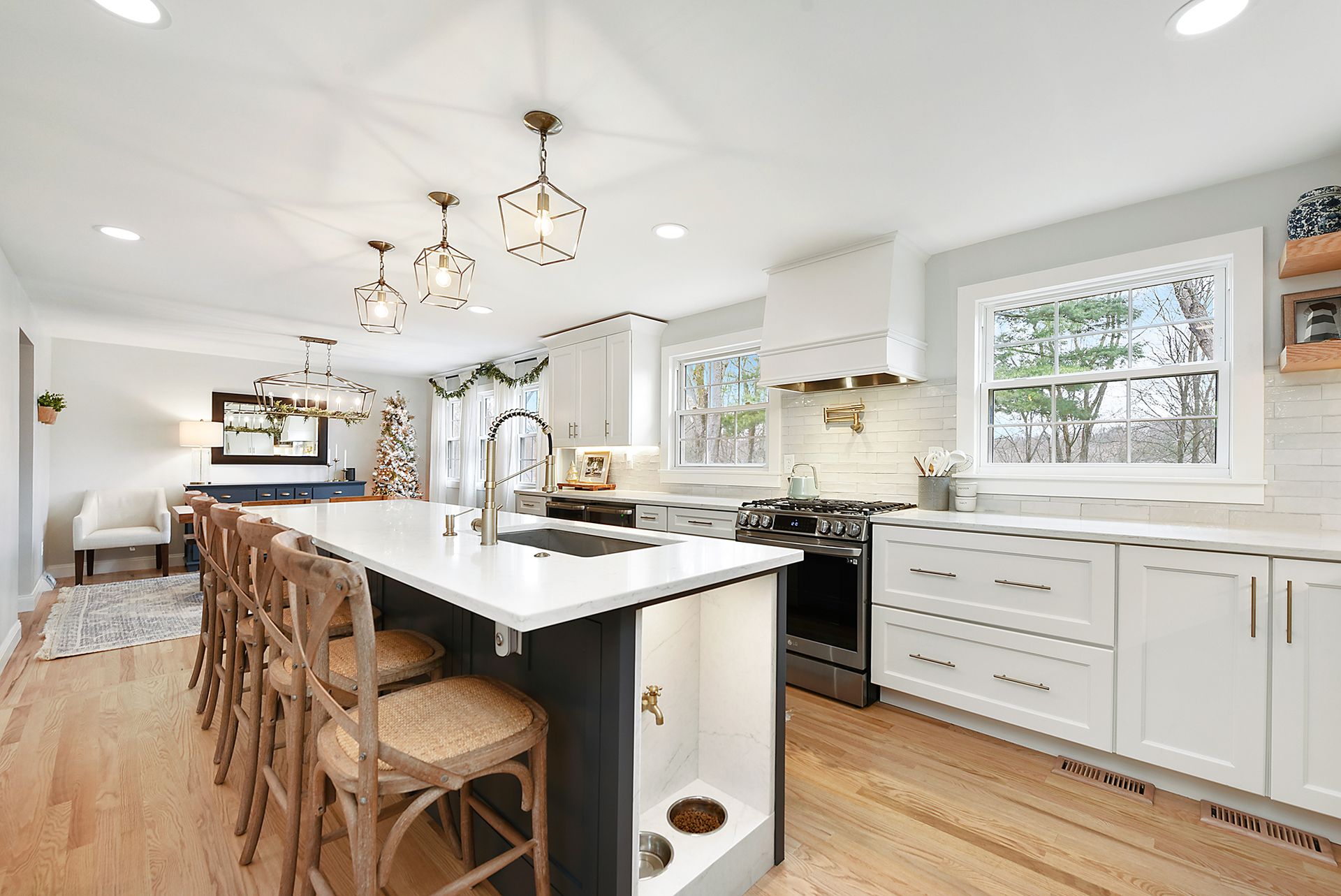 CUSTOM REMODELING