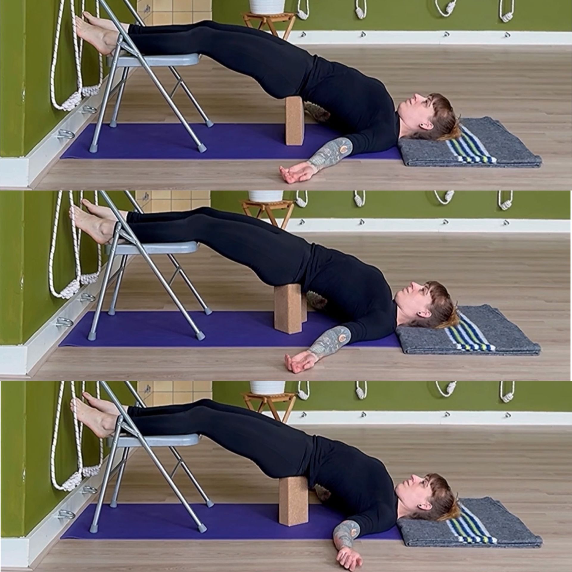 Bridge pose ondersteund met een yogablok en een yogastoel.