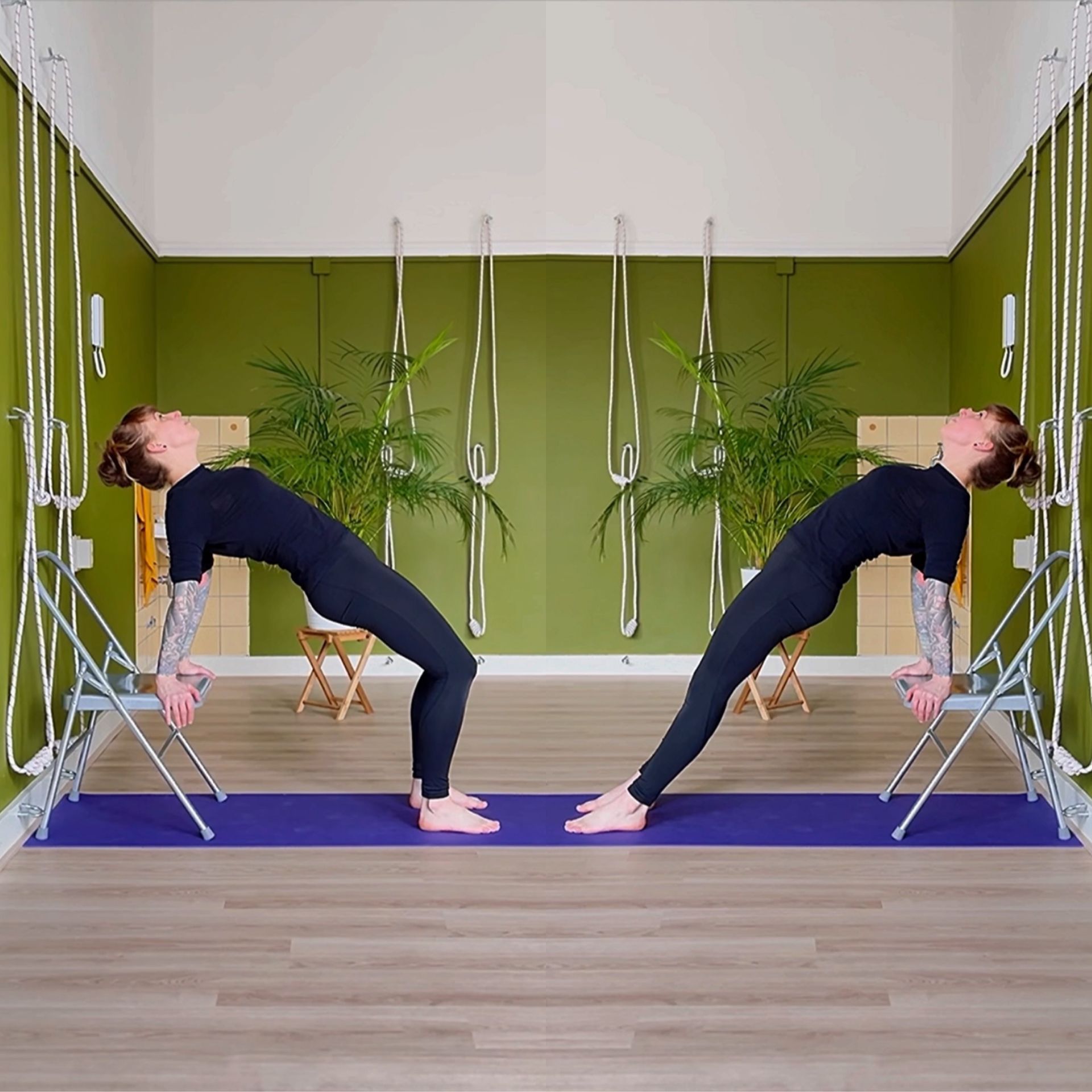 Upward plank pose met handen uitgedraaid op een stoel.