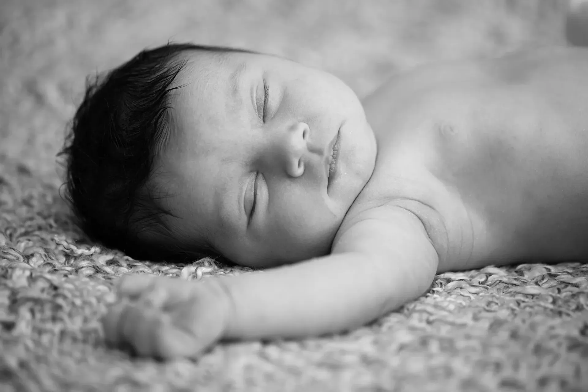 Schlafendes Baby bei einer Baby-Homestory | NORDWESTNORD Schlafendes Baby bei einer Baby-Homestory von NORDWESTNORD
