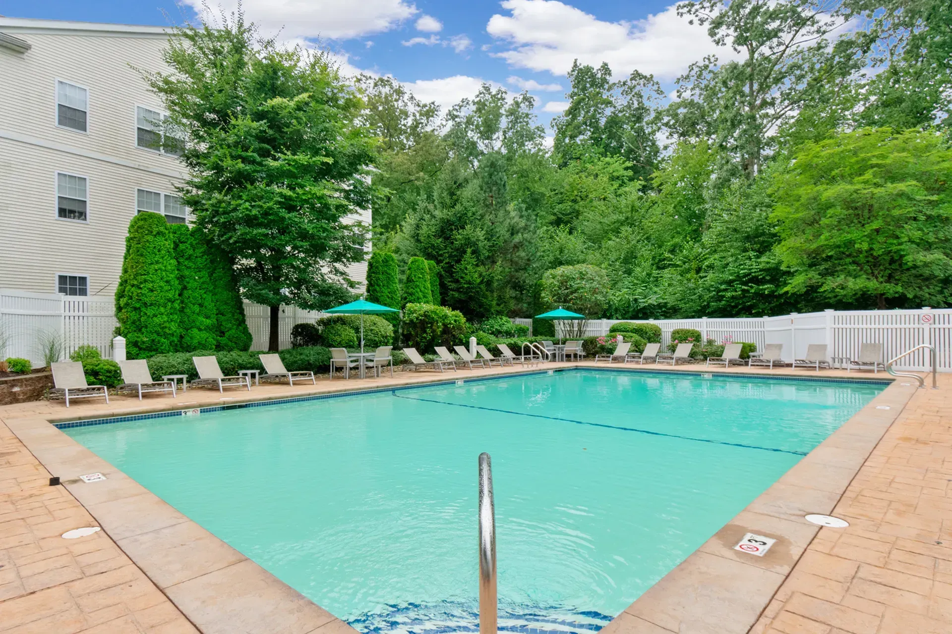 The Ledges at Johnston outdoor swimming pool.