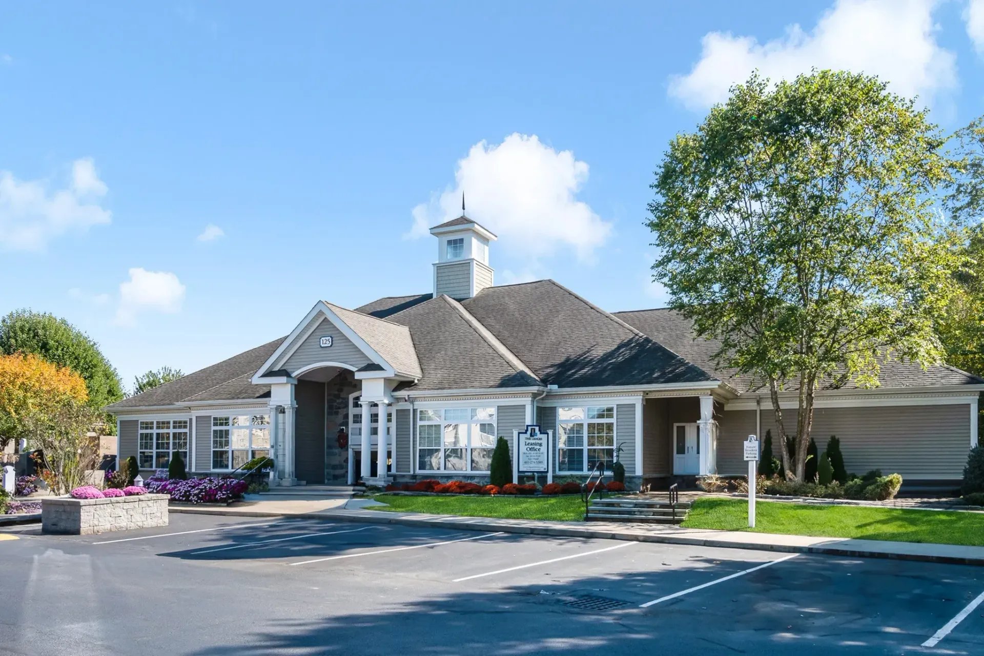 Leasing office at The Ledges at Johnston.